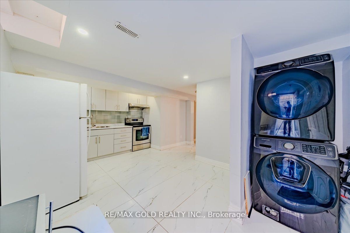 18 Markham Street, Brampton, ON, L6S 2X7 - 6