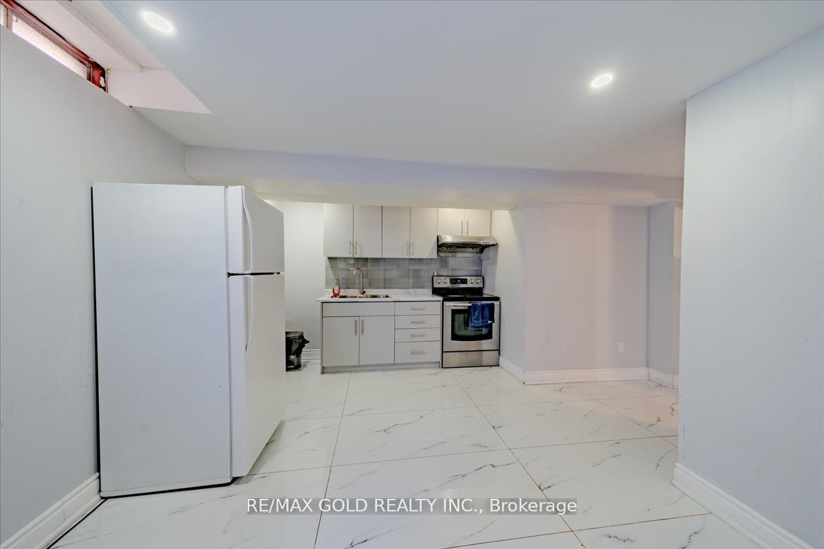 18 Markham Street, Brampton, ON, L6S 2X7 - 7