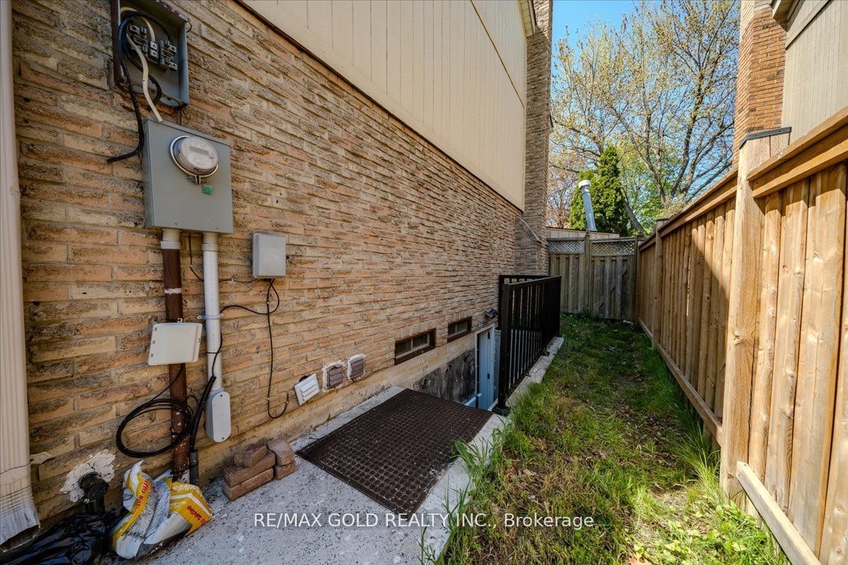 18 Markham Street, Brampton, ON, L6S 2X7 - 10