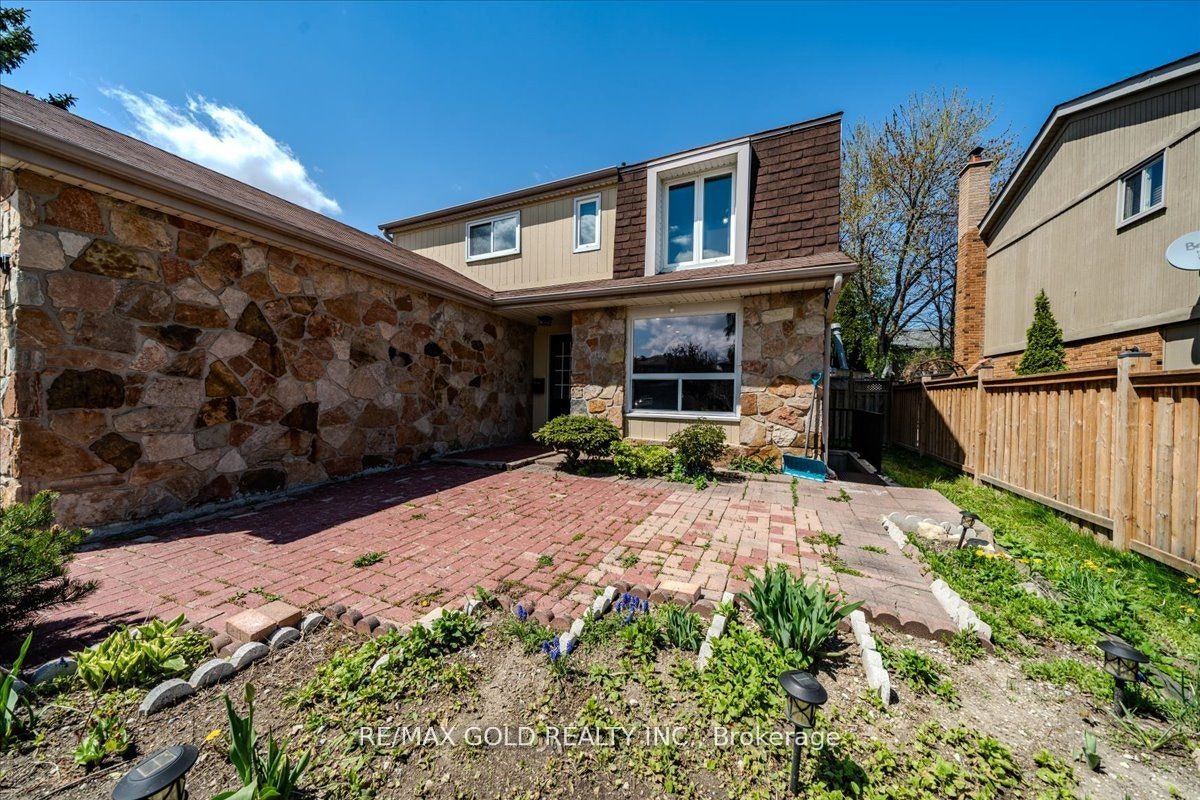18 Markham Street, Brampton, ON, L6S 2X7 - 4