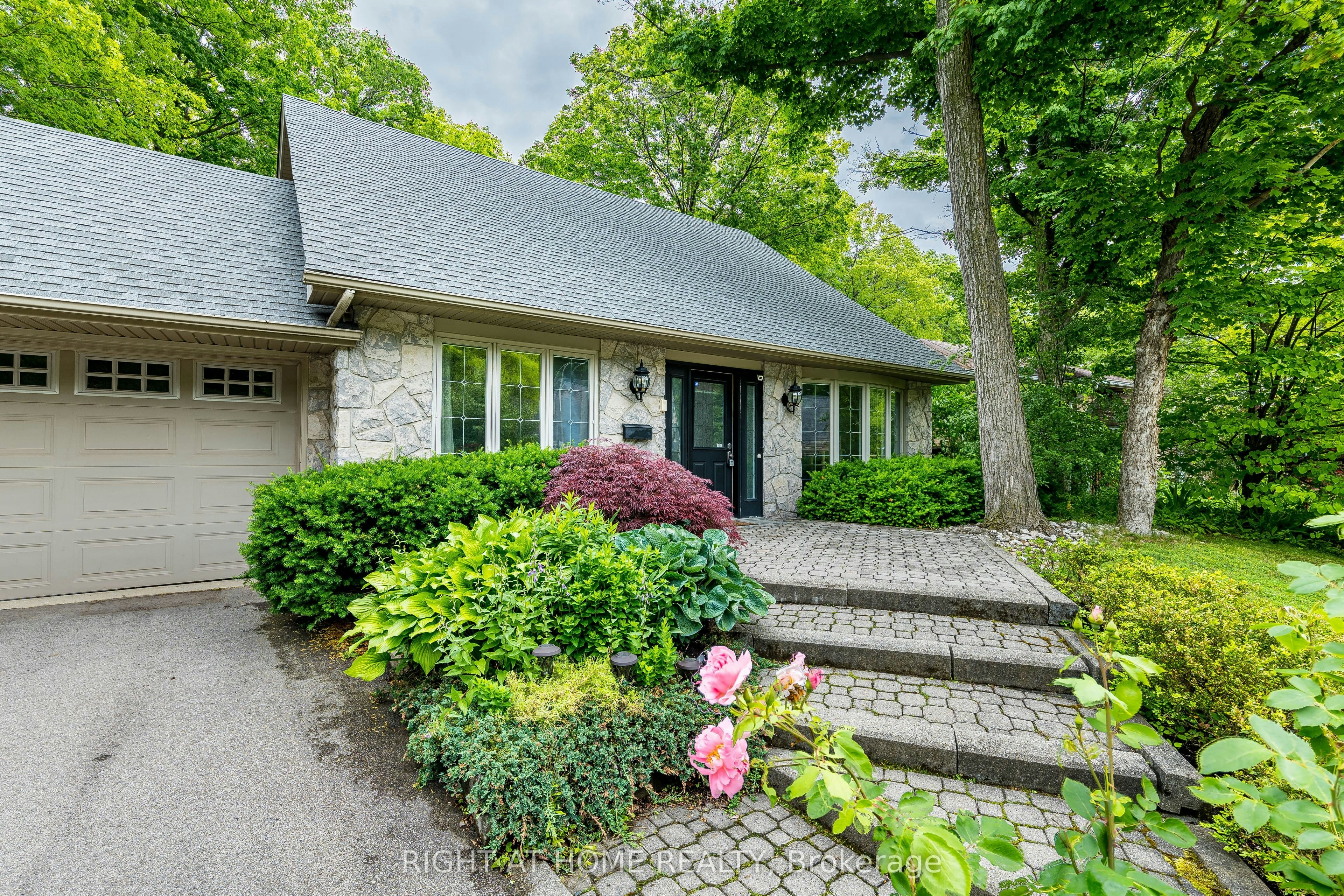 1941 Four Seasons Drive, Burlington, ON, L7P 2Y3