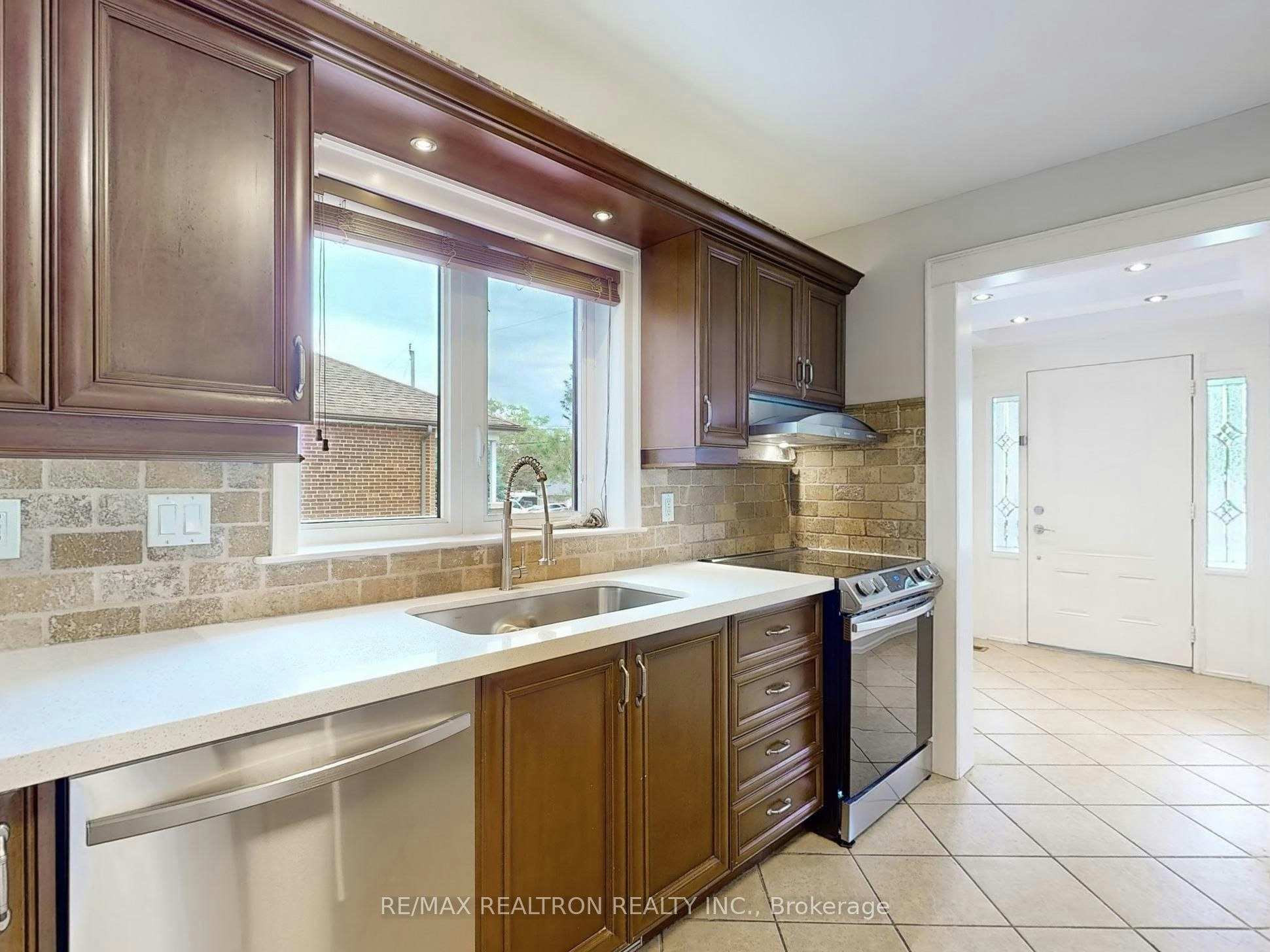 Main Fl-49 Exbury Road, Toronto, ON, M3M 1P9 - 3