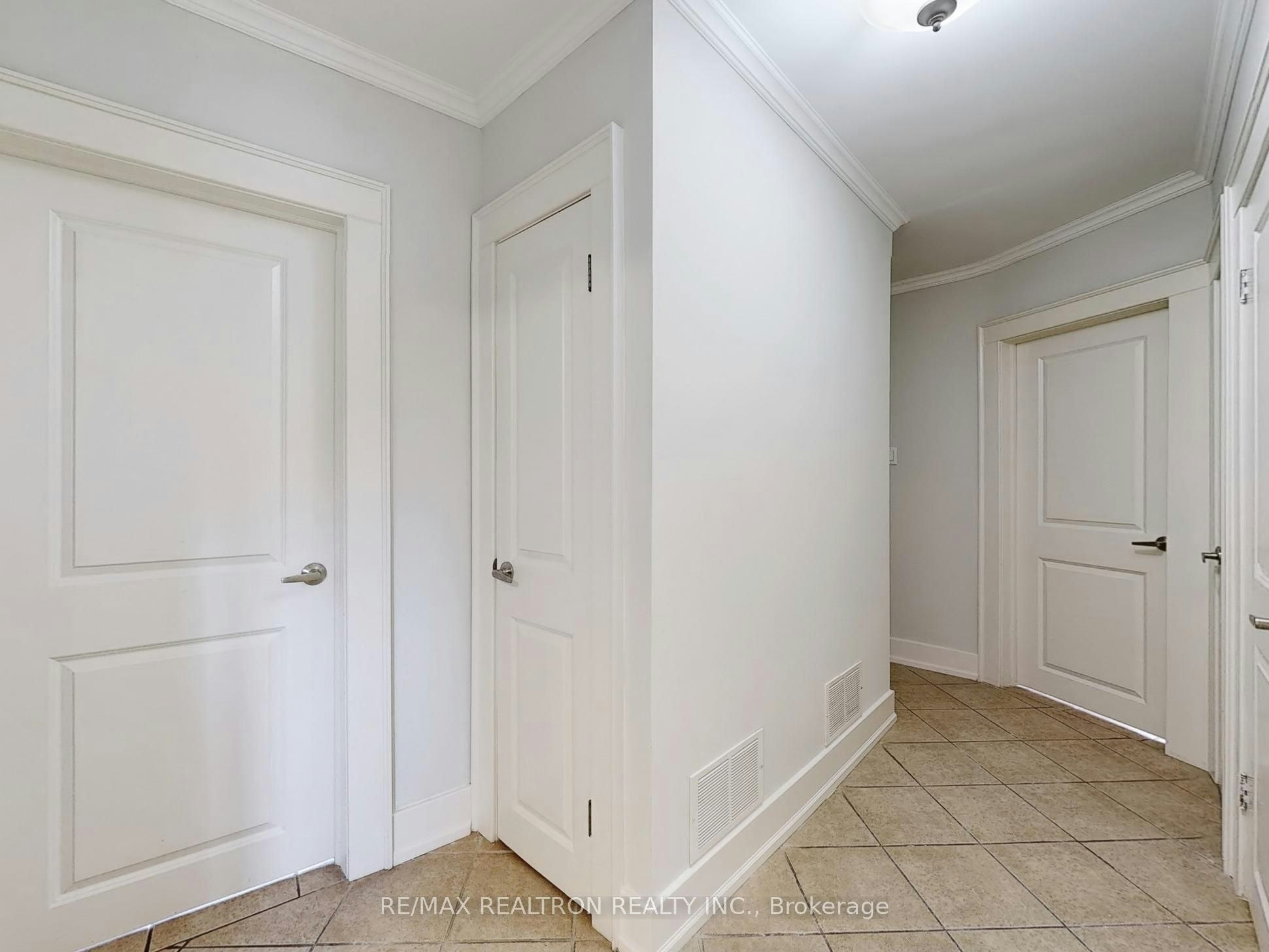 Main Fl-49 Exbury Road, Toronto, ON, M3M 1P9 - 17