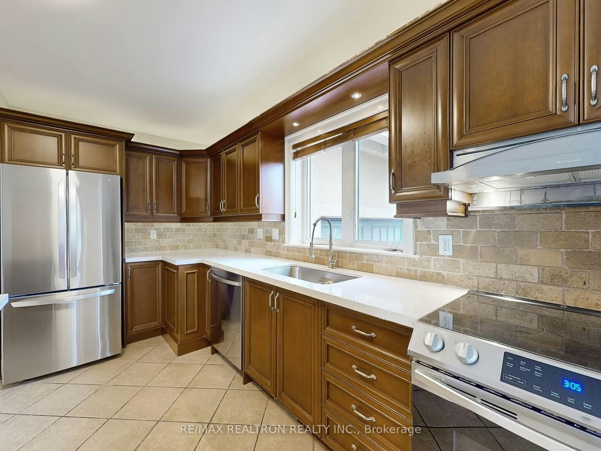 Main Fl-49 Exbury Road, Toronto, ON, M3M 1P9 - 6