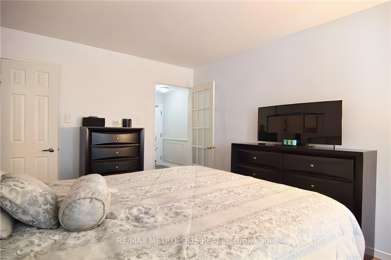210-300 Webb Drive, Mississauga, ON, L5B 3W3 - 12
