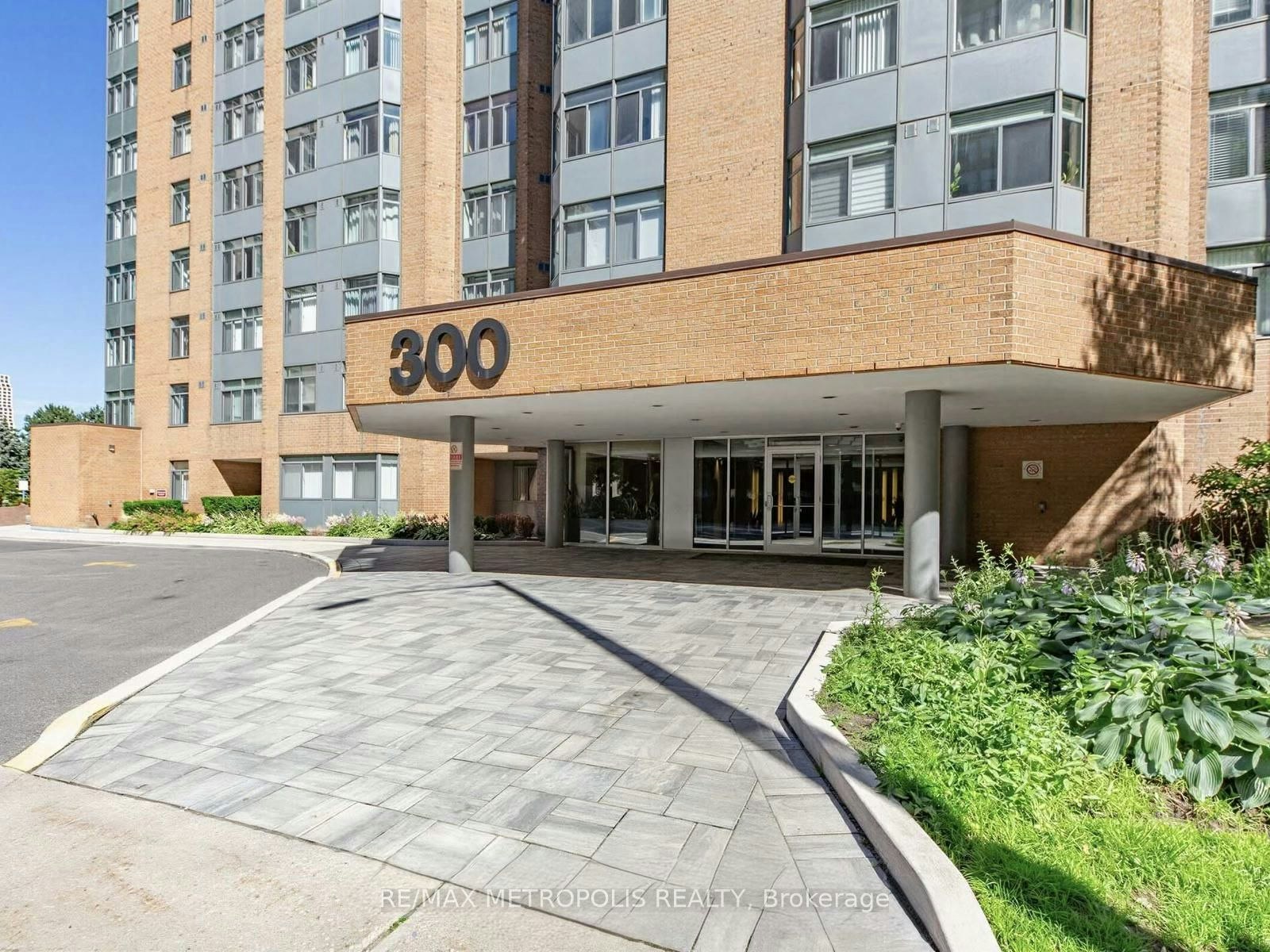 210-300 Webb Drive, Mississauga, ON, L5B 3W3 - 3