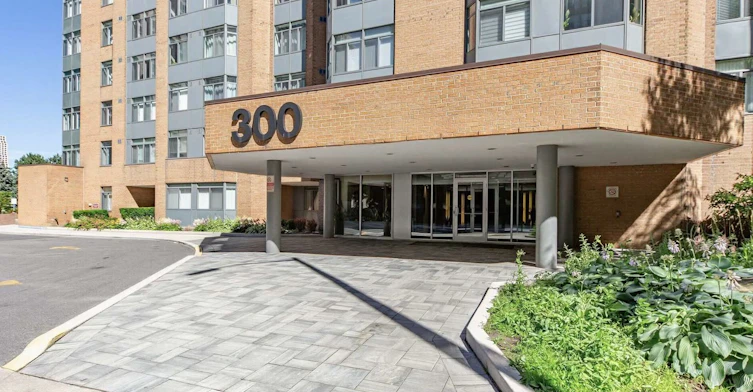 210-300 Webb Drive, Mississauga, ON, L5B 3W3 - 3