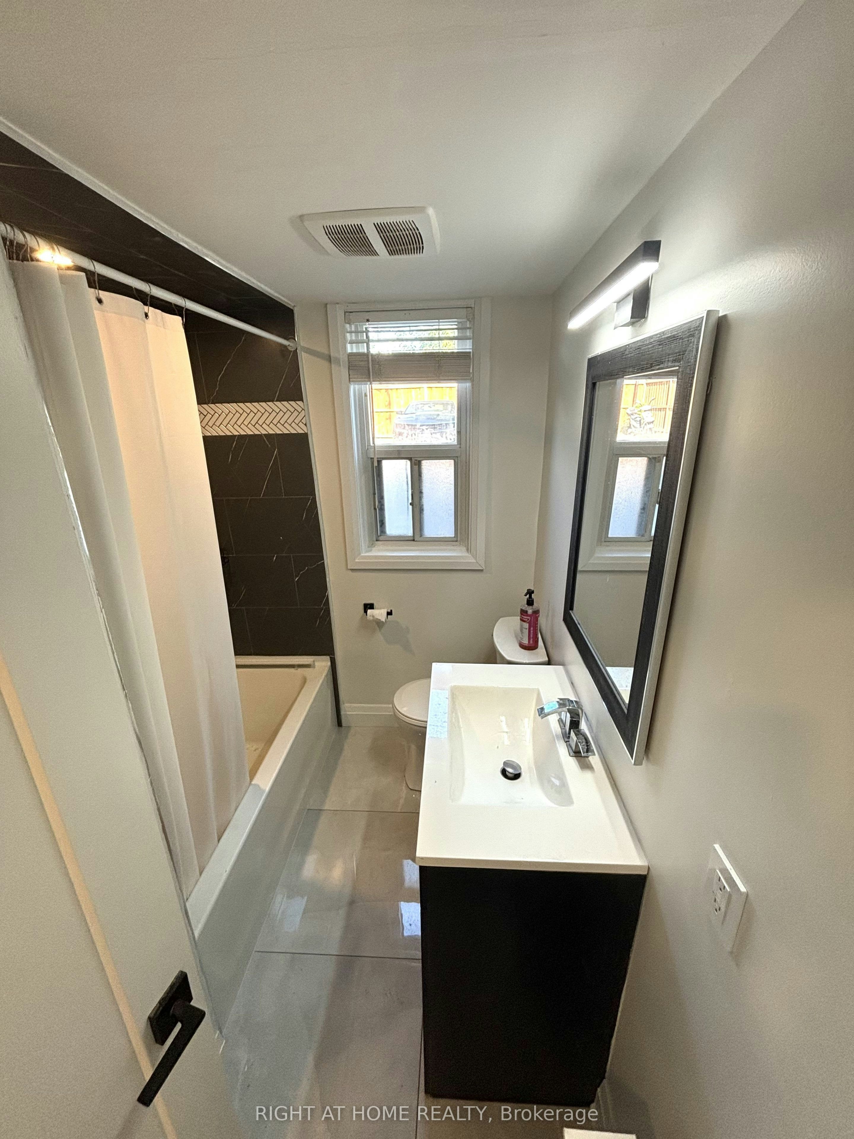 1-31 Wesley Street, Toronto, ON, M8Y 2W5 - 6