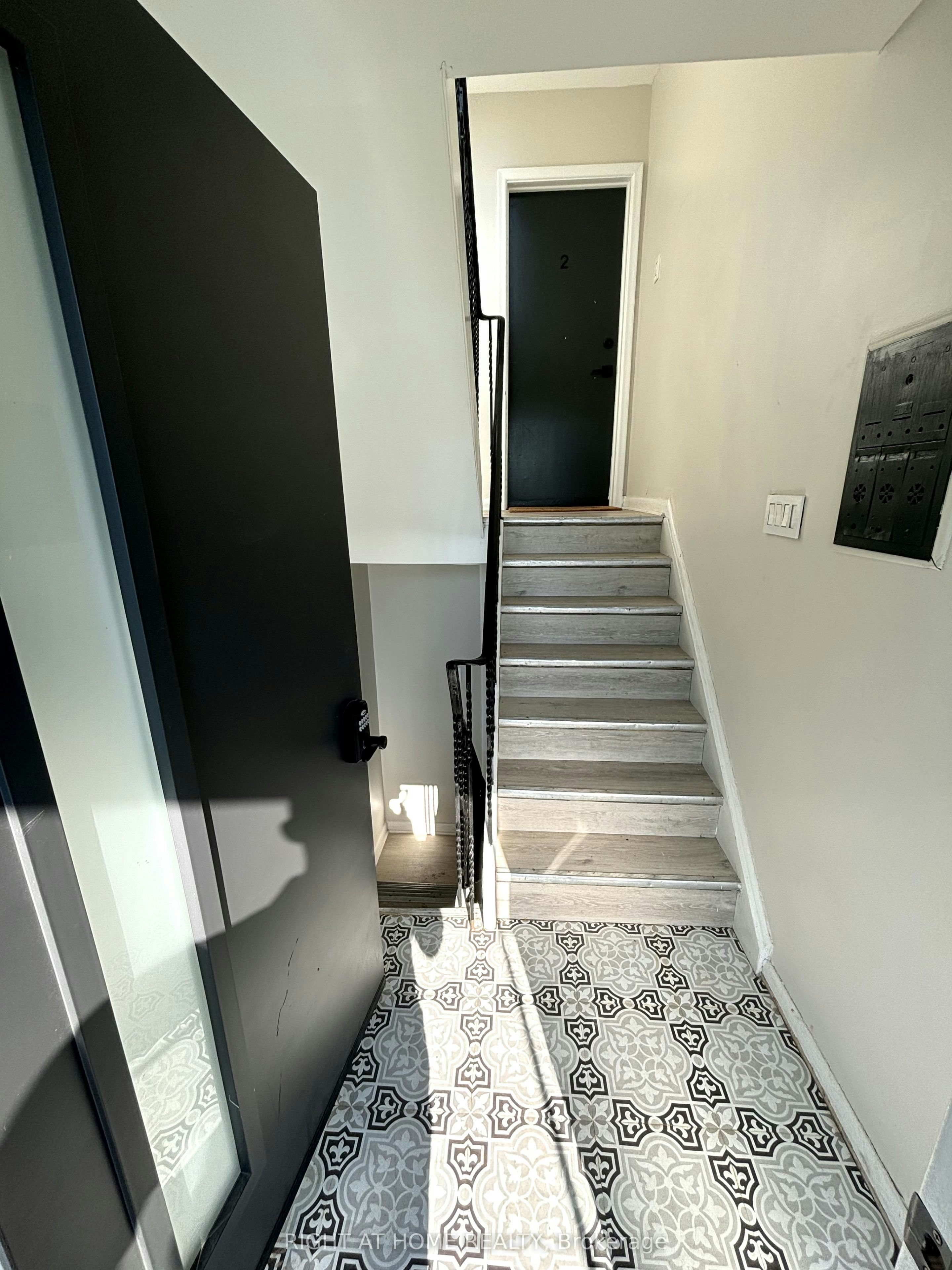 1-31 Wesley Street, Toronto, ON, M8Y 2W5 - 2