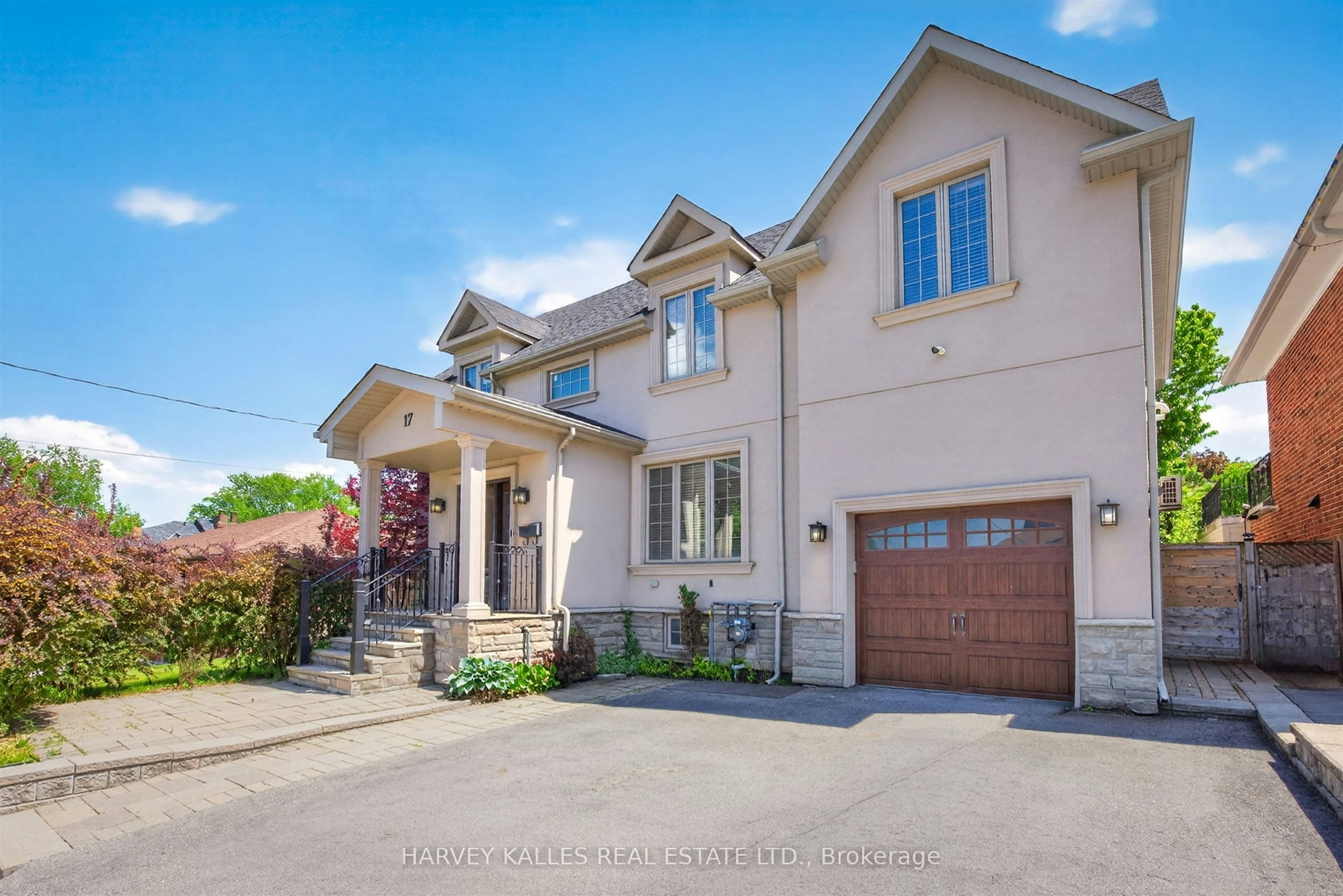 17 Lockheed Boulevard, Toronto, ON, M9P 2H5