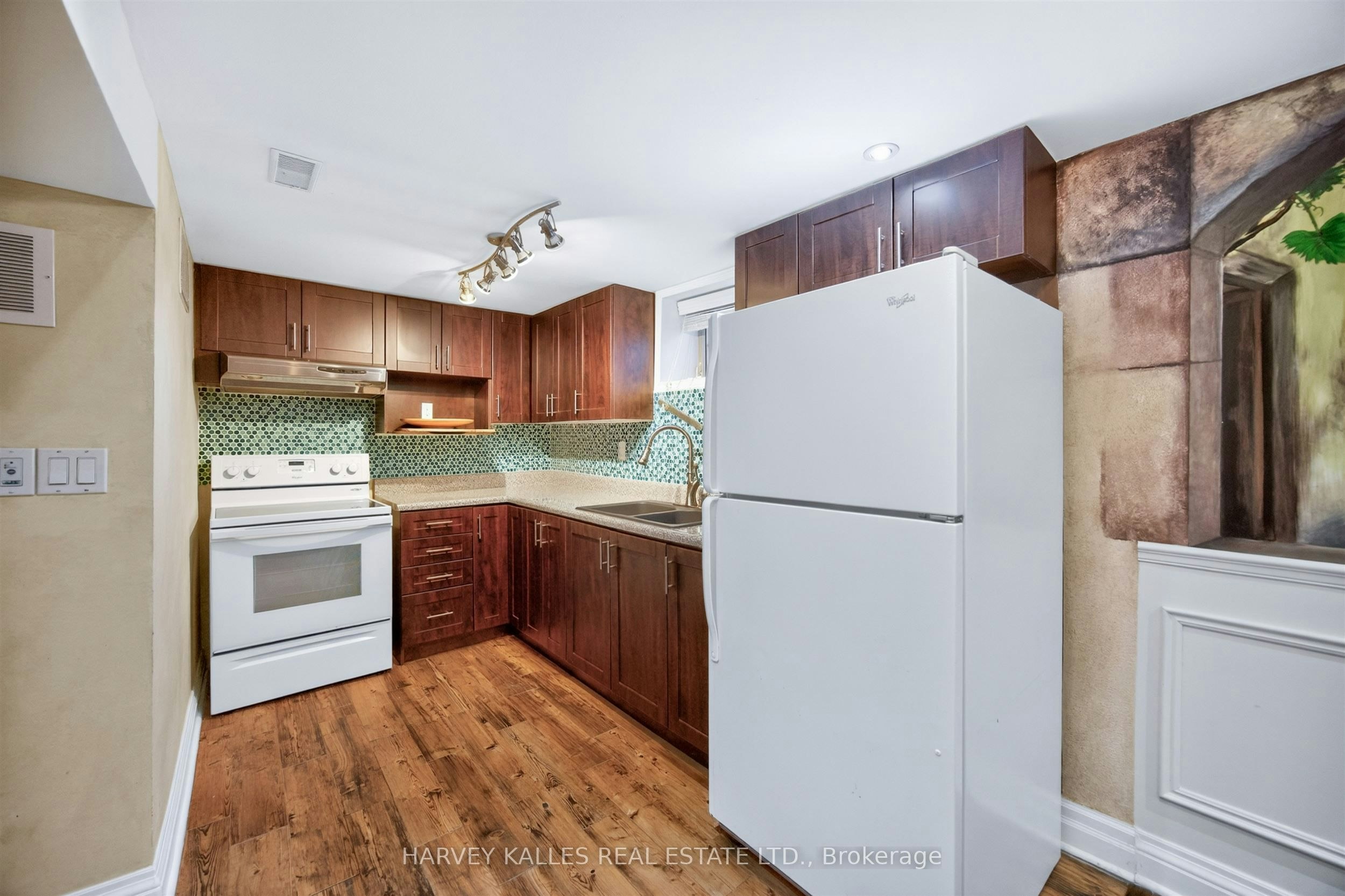 17 Lockheed Boulevard, Toronto, ON, M9P 2H5 - 33