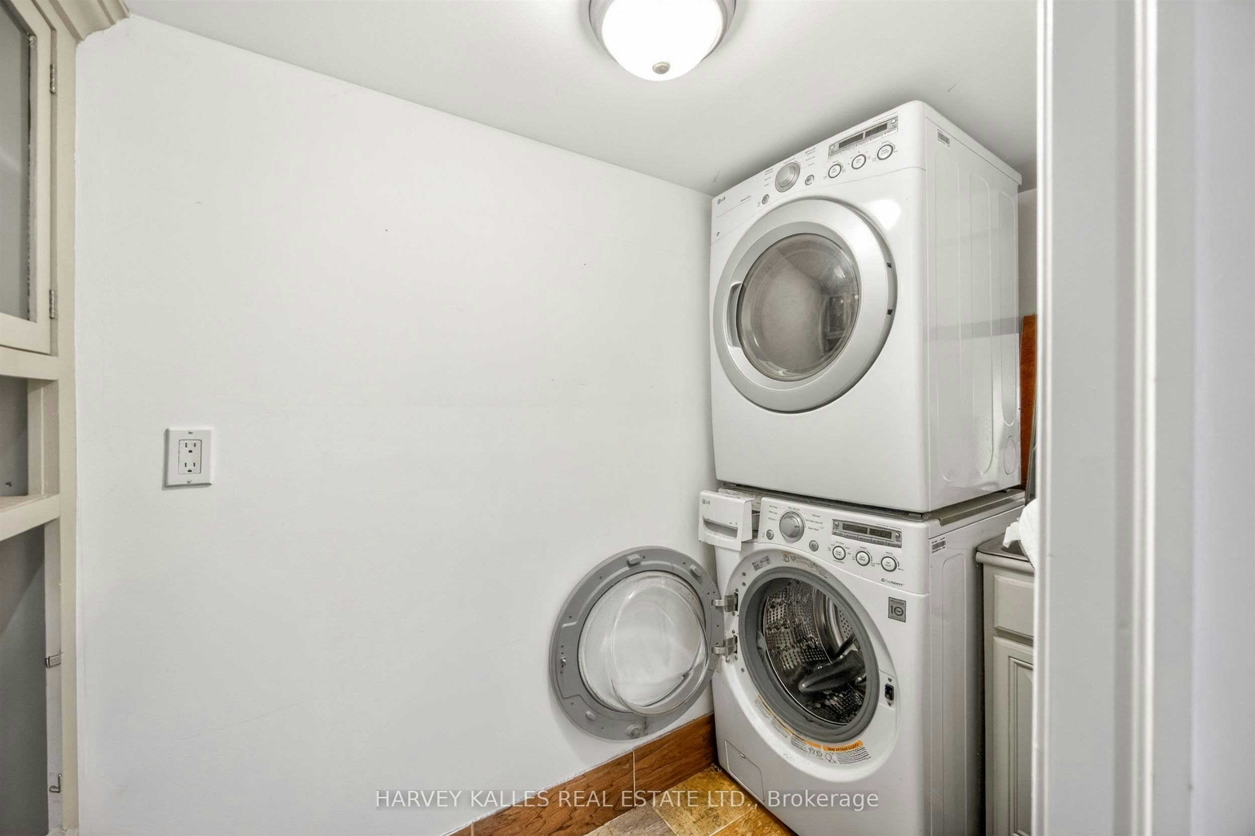 17 Lockheed Boulevard, Toronto, ON, M9P 2H5 - 36