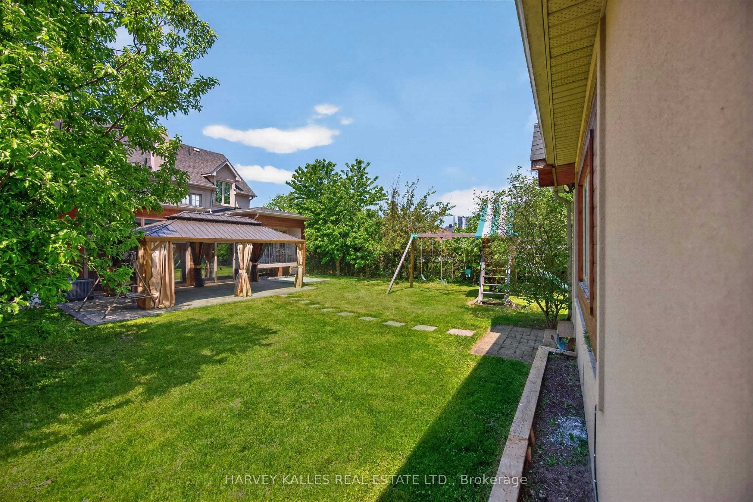 17 Lockheed Boulevard, Toronto, ON, M9P 2H5 - 40