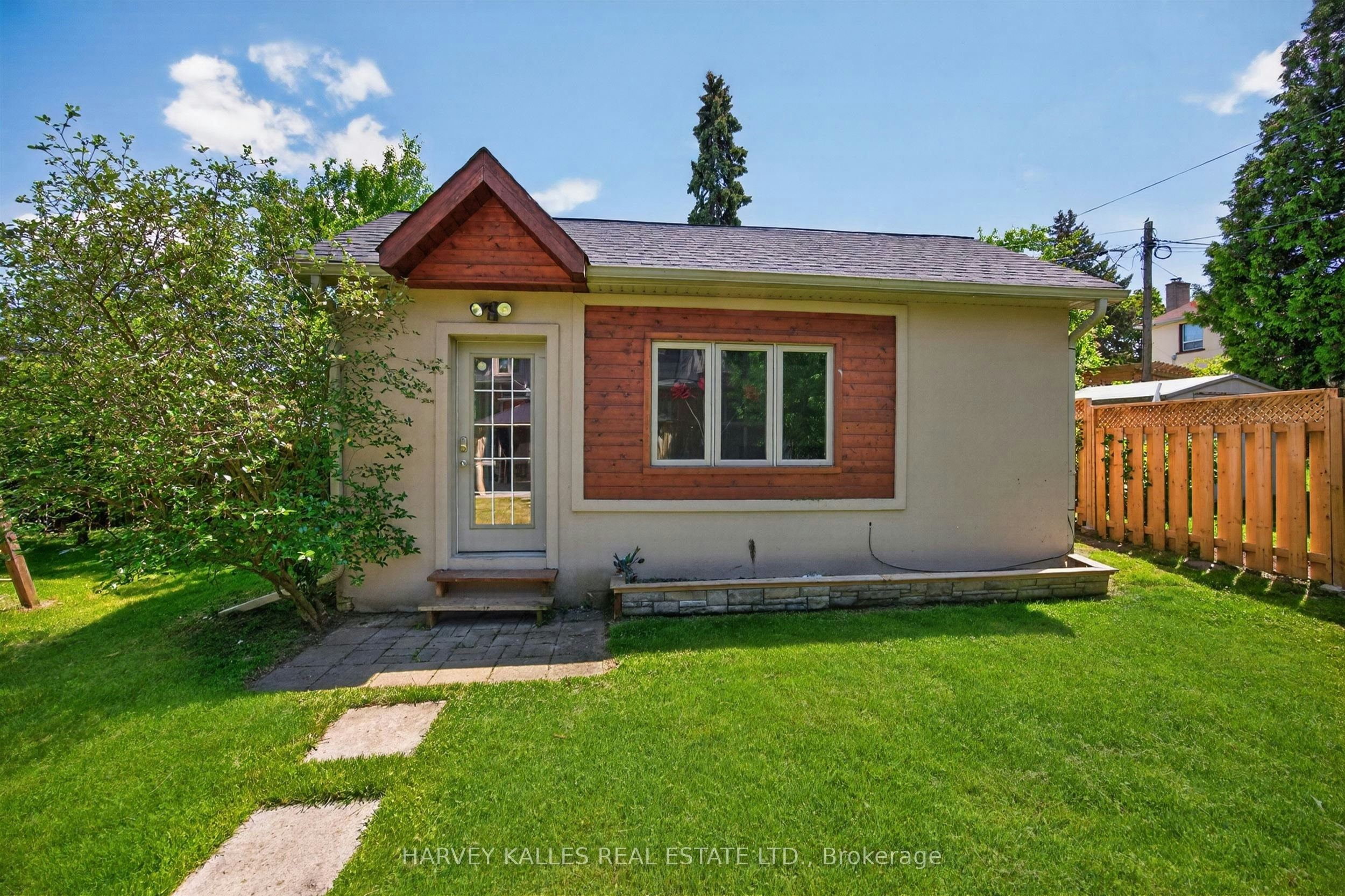 17 Lockheed Boulevard, Toronto, ON, M9P 2H5 - 42