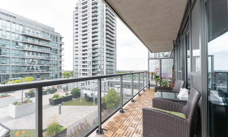 710-1185 The Queensway N/A