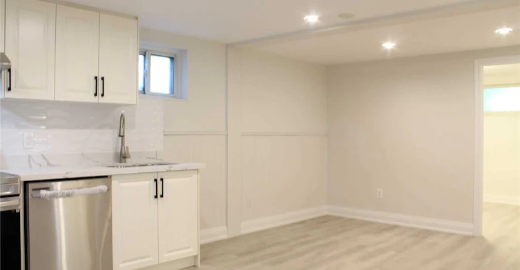 Lower-43 Blaketon Road, Toronto, ON, M9B 4W4 - 4