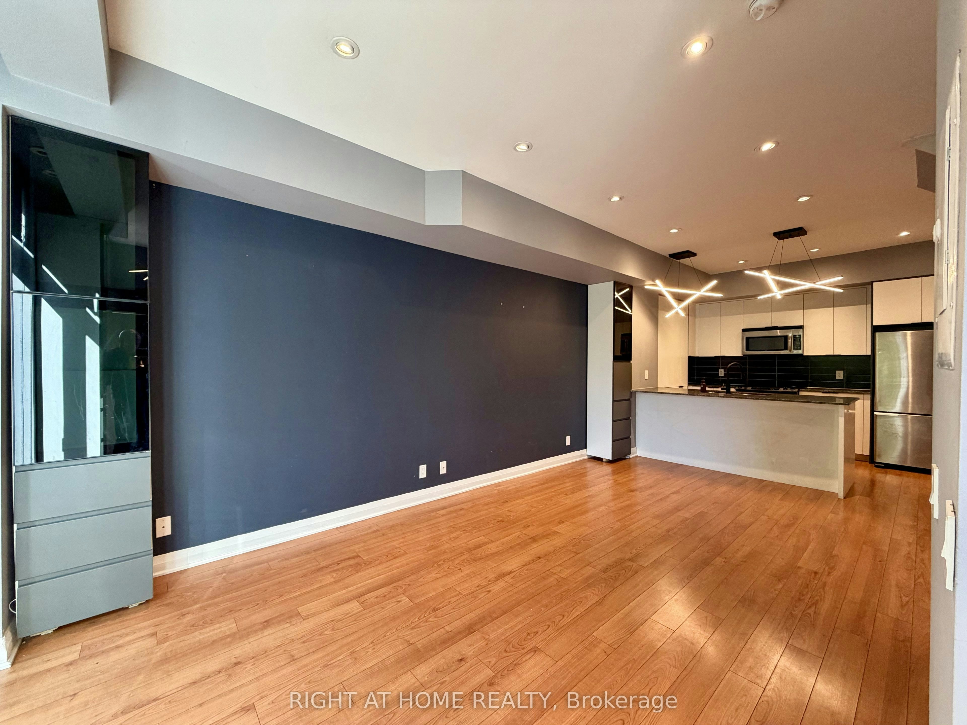 1-15 Valhalla Inn Road, Toronto, ON, M9B 1S9 - 3