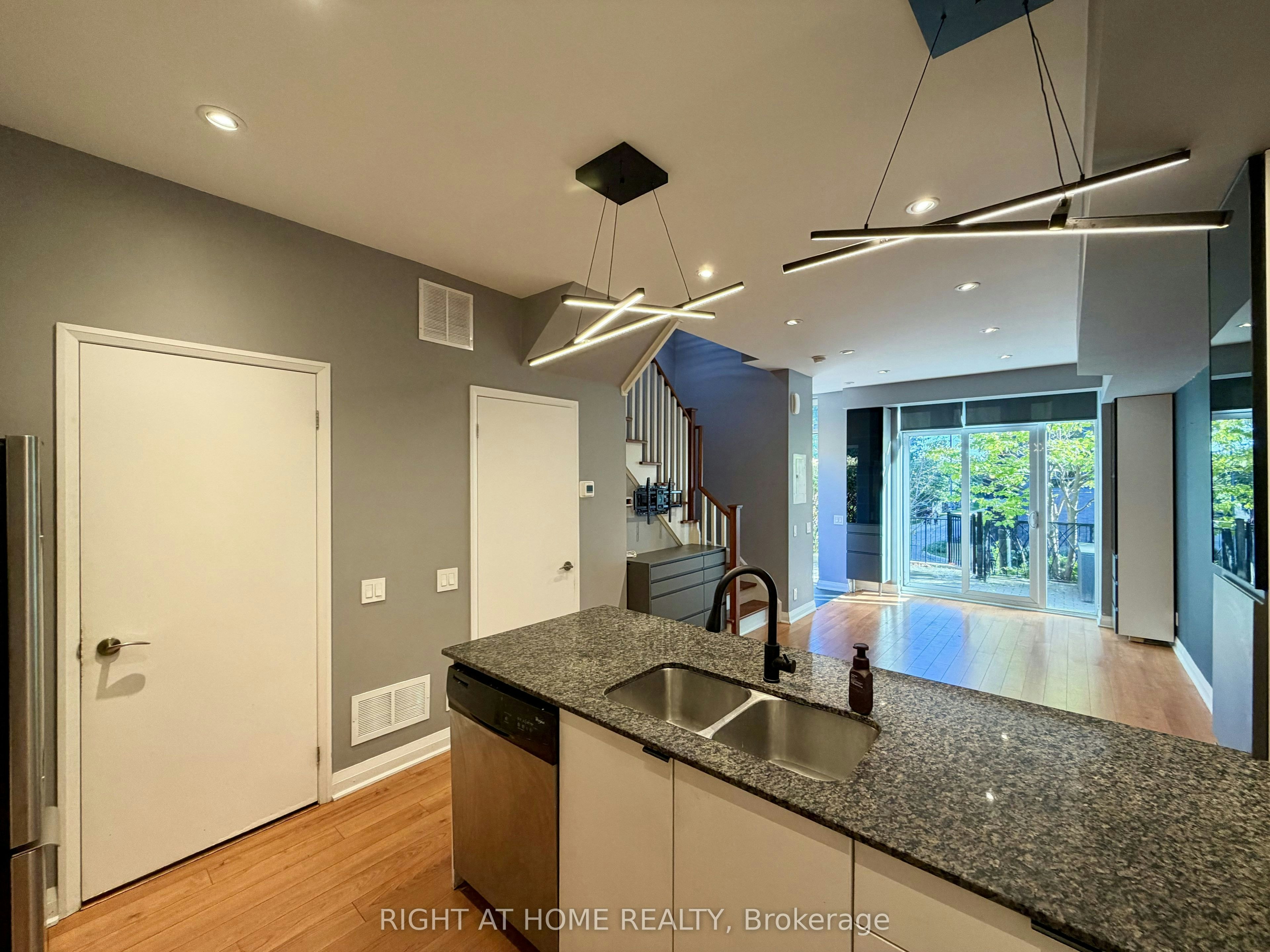 1-15 Valhalla Inn Road, Toronto, ON, M9B 1S9 - 5