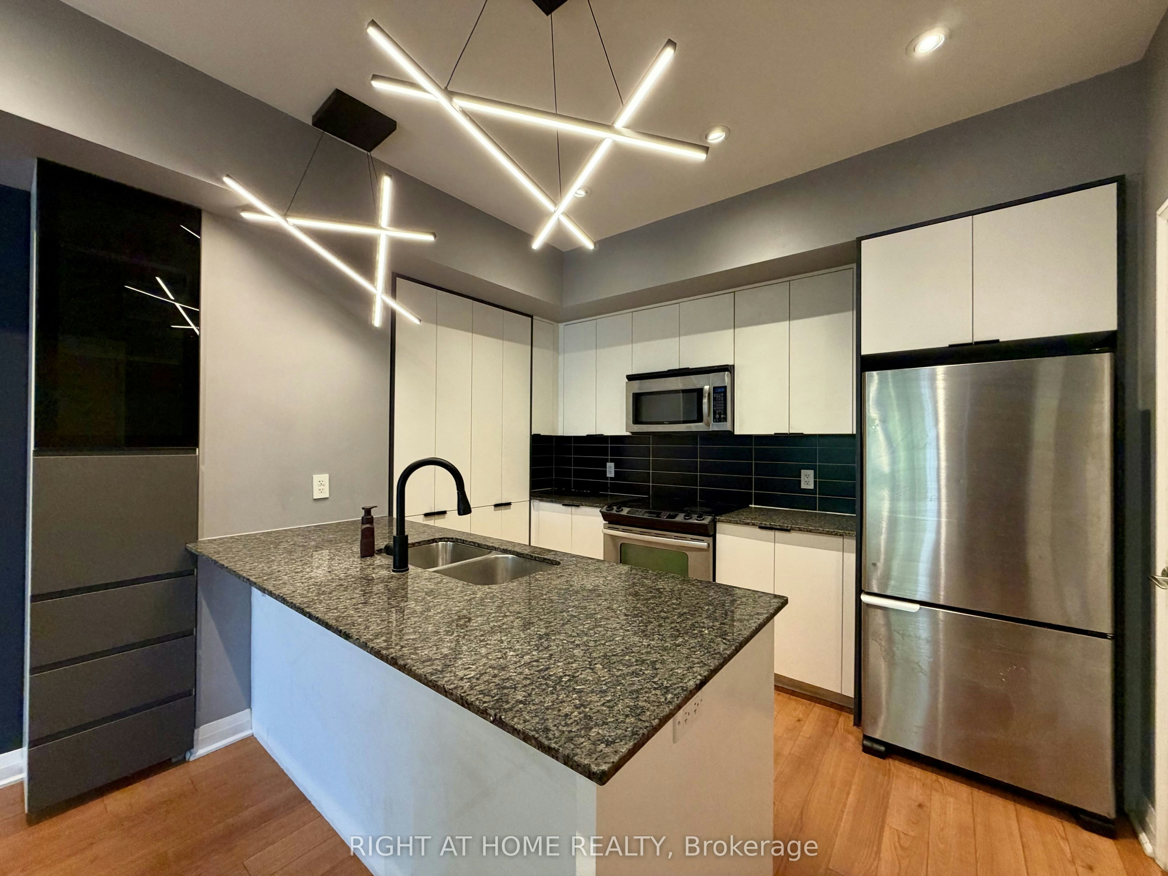 1-15 Valhalla Inn Road, Toronto, ON, M9B 1S9 - 7