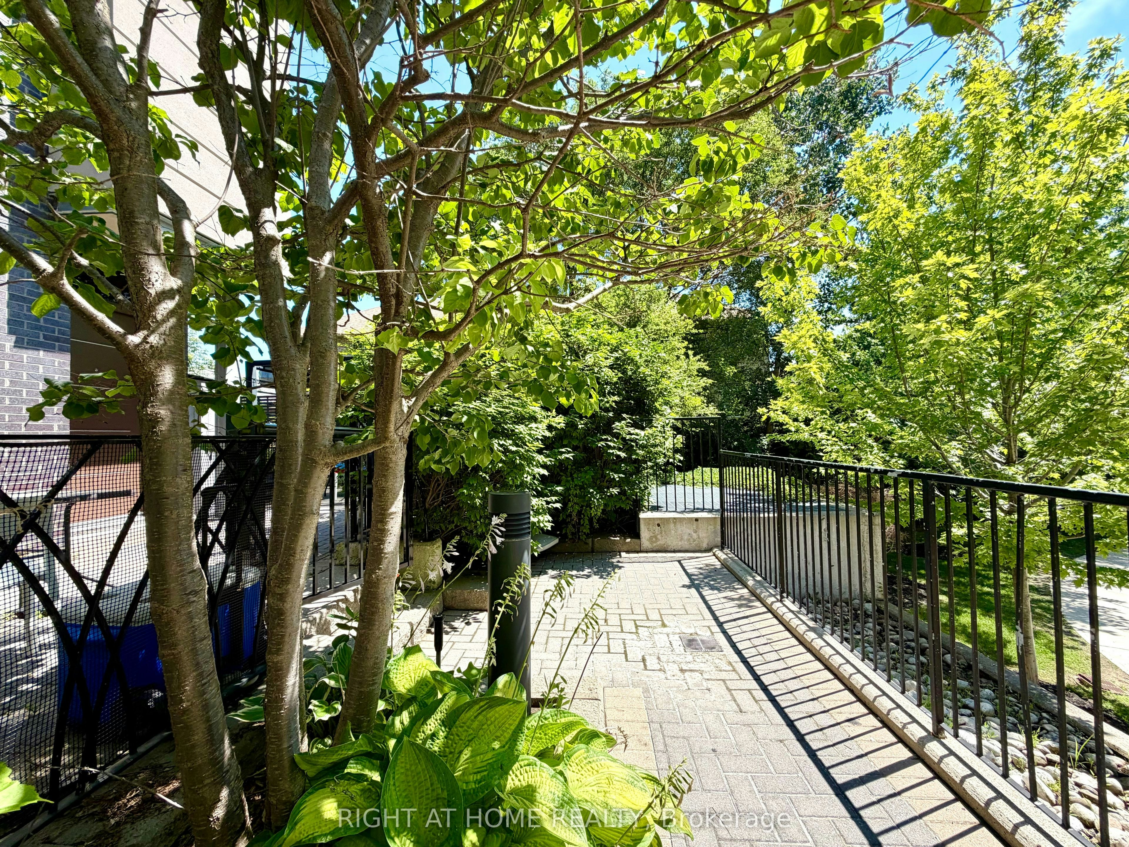 15-1 Valhalla Inn Road, Toronto, ON, M9B 1S9 - 8