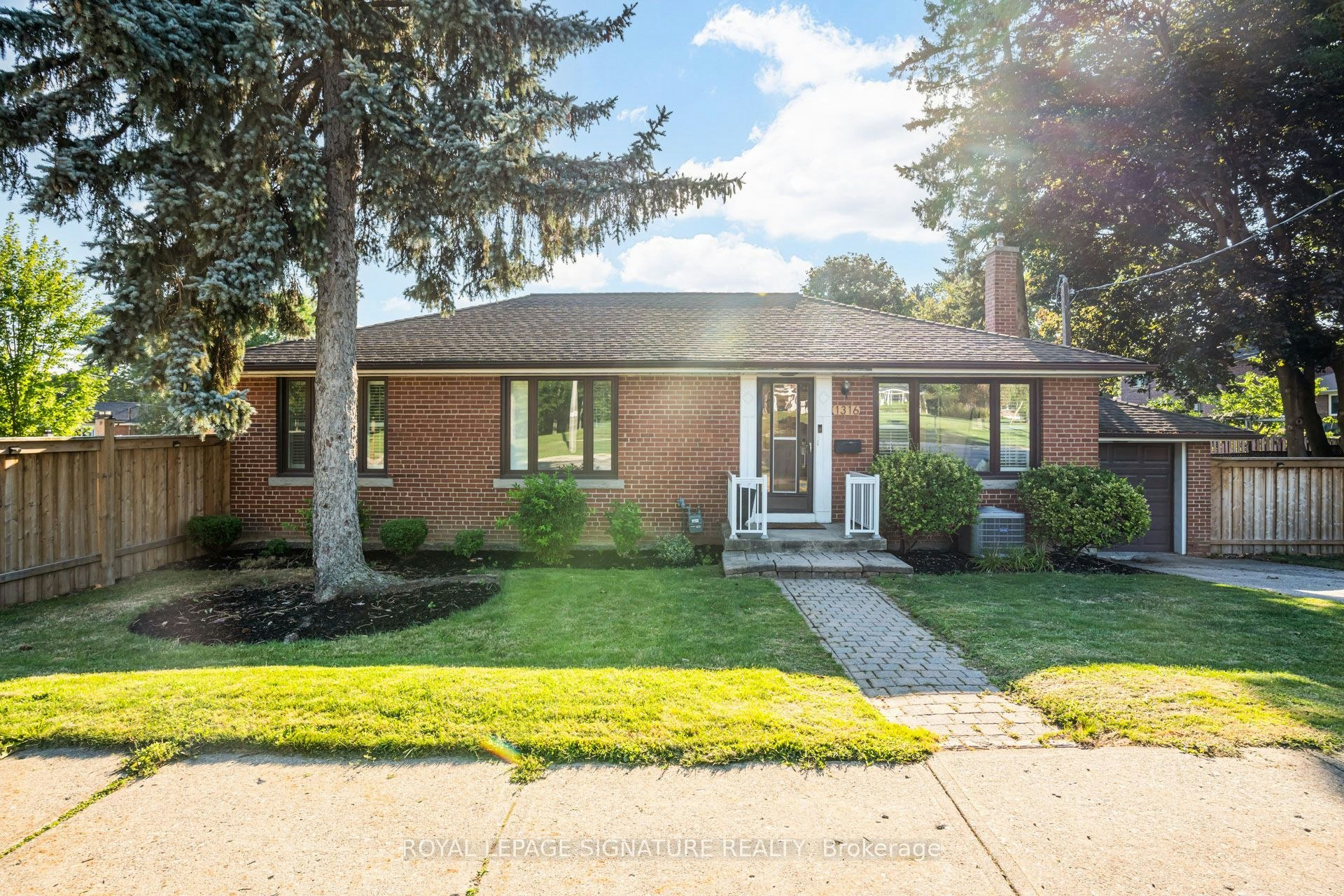 1316 Kipling Avenue, Toronto, ON, M9B 3N8