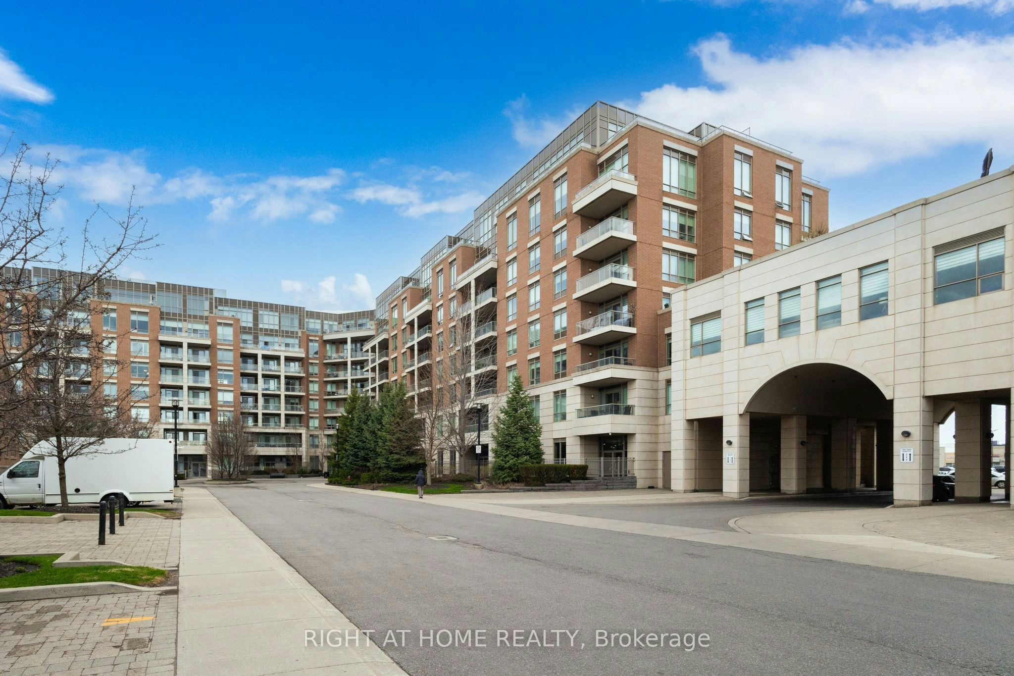 PH08-2480 Prince Michael Drive, Oakville, ON, L6H 0H1