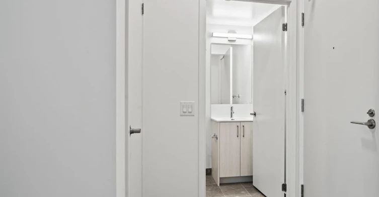 1802-4010 Eglinton Avenue, Toronto, ON, M9A 0G5 - 2