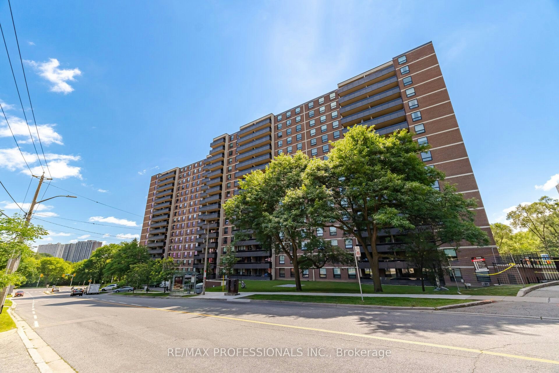 902-15 La Rose Avenue, Toronto, ON, M9P 1A7