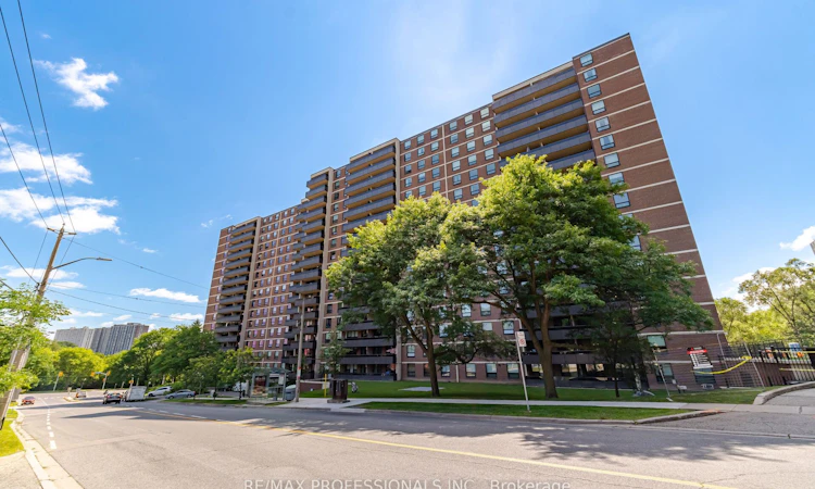 902-15 La Rose Avenue