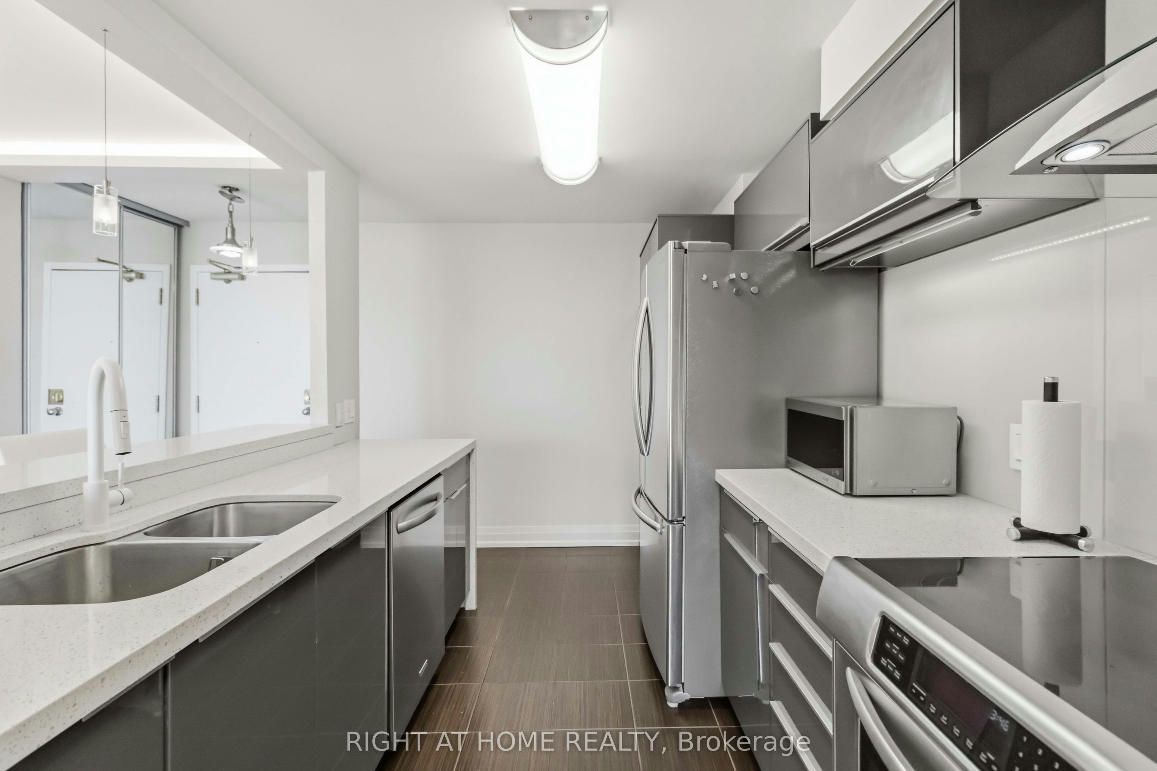 2407-25 Trailwood Drive, Mississauga, ON, L4Z 3K9 - 10