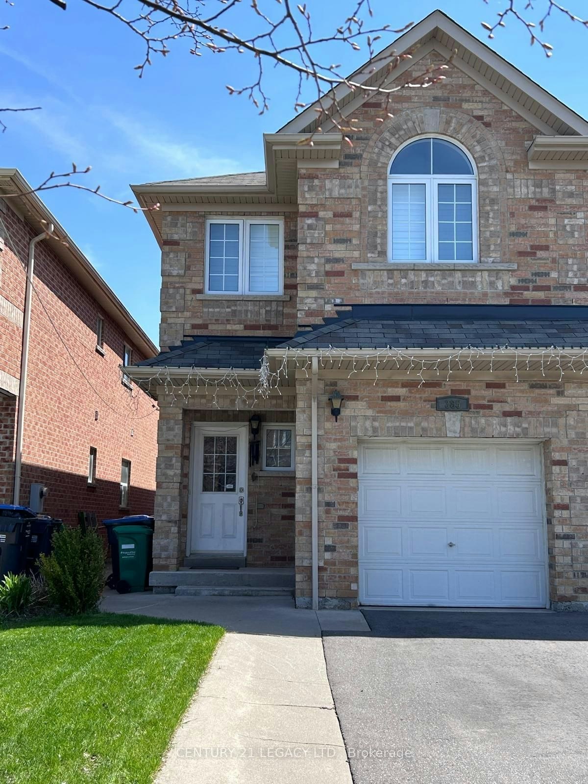 385 Comiskey Crescent, Mississauga, ON, L5W 0C6 - 2