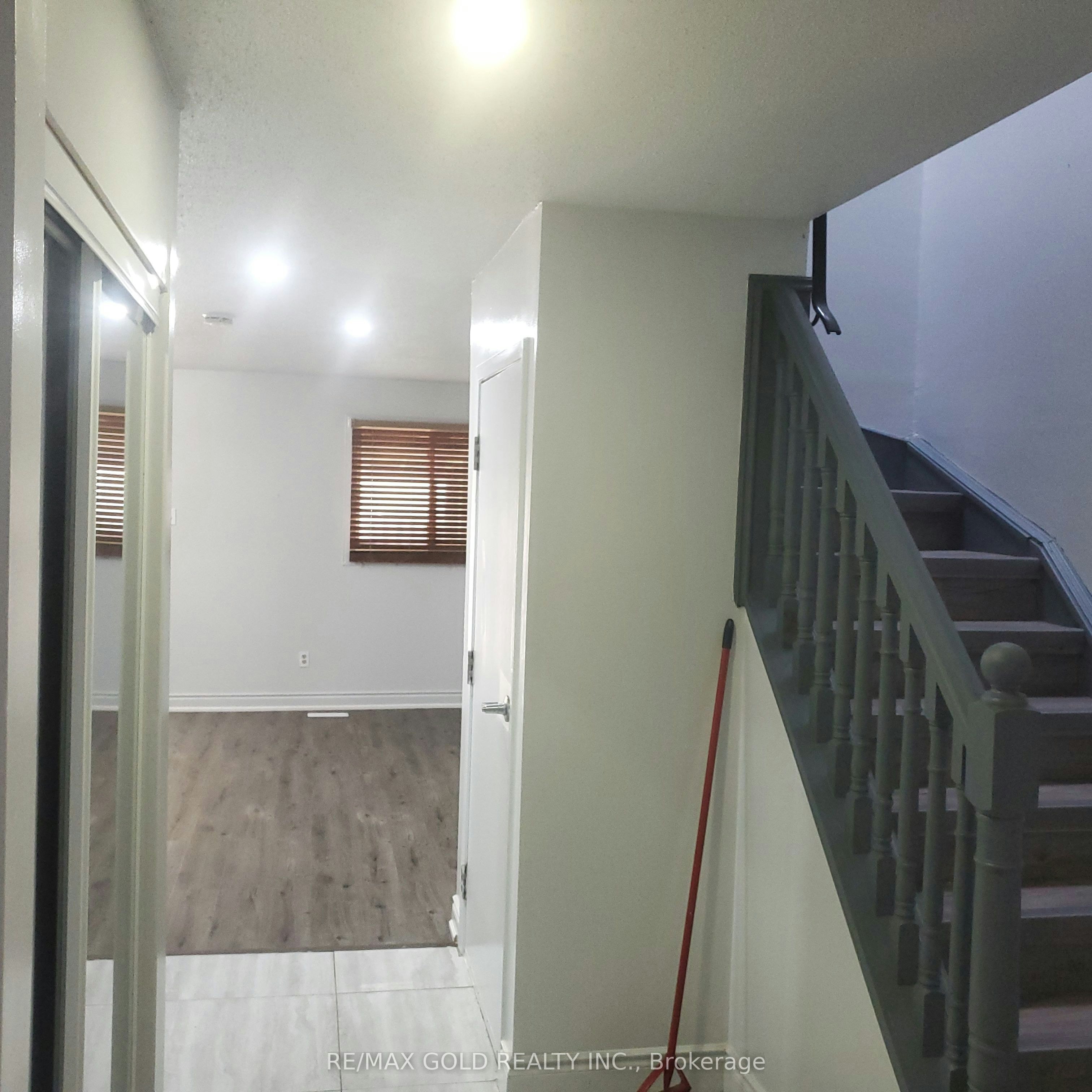 7 Auld Croft Road, Toronto, ON, M9W 6E3 - 2