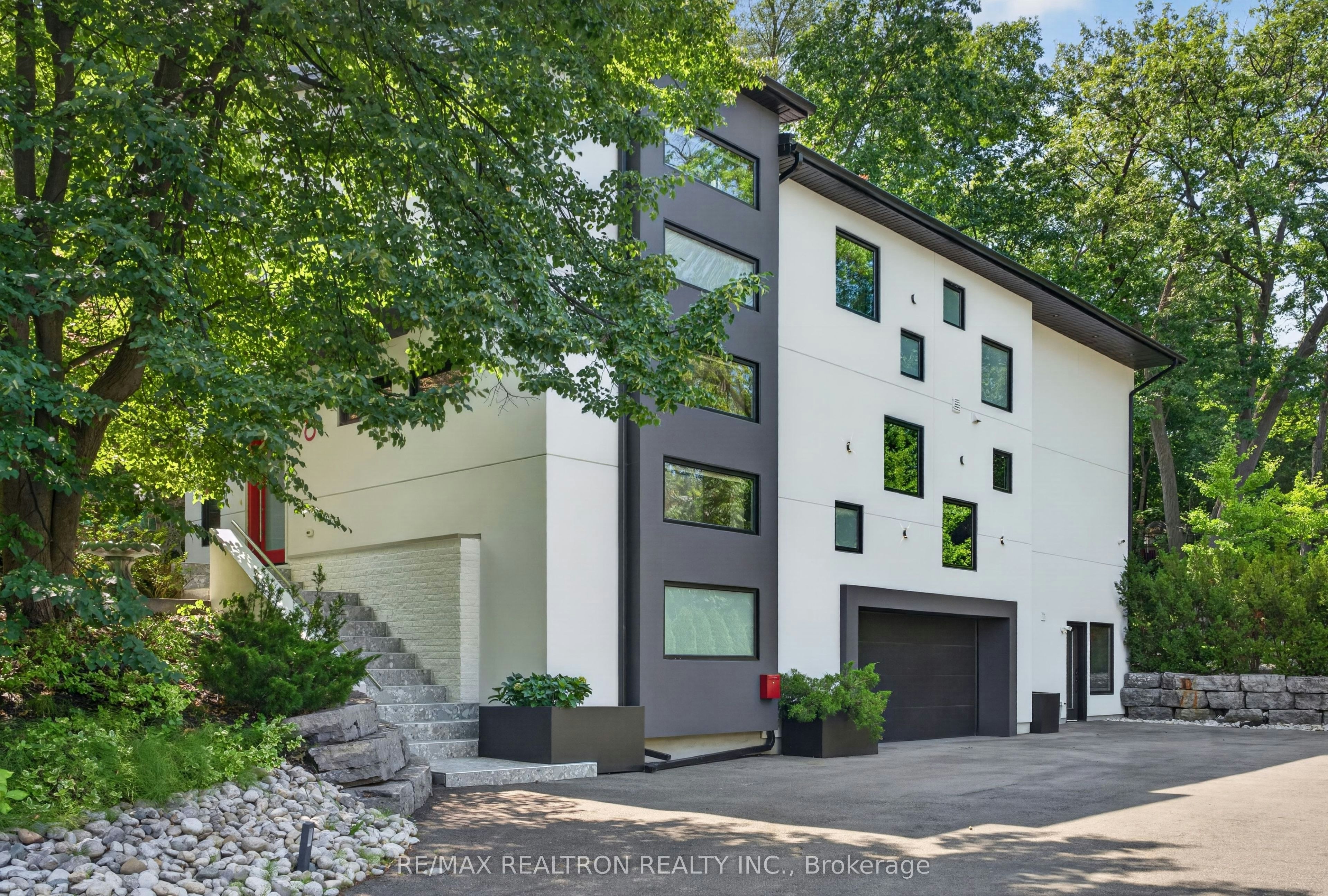 8 Breezewood Drive, Toronto, ON, M8Y 2C1