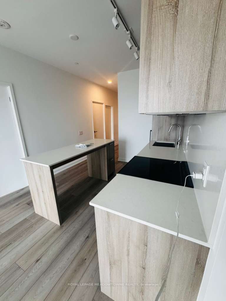 1210-1660 Bloor Street W, Toronto, ON, M6P 0C6 - 5