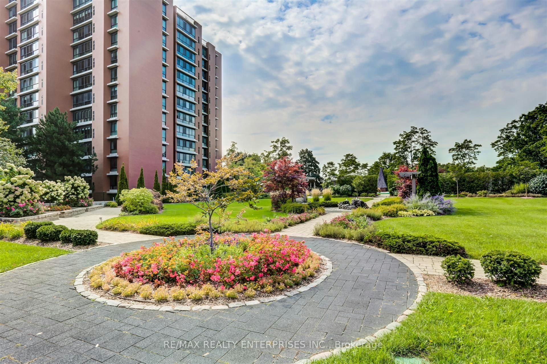 405-1400 Dixie Road, Mississauga, ON, L5E 3E1