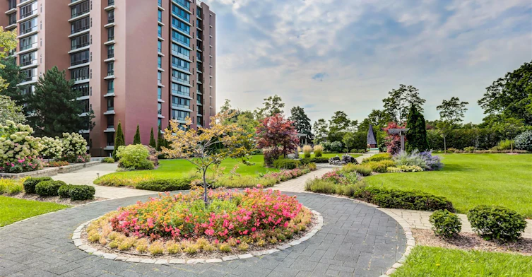 405-1400 Dixie Road, Mississauga, ON, L5E 3E1