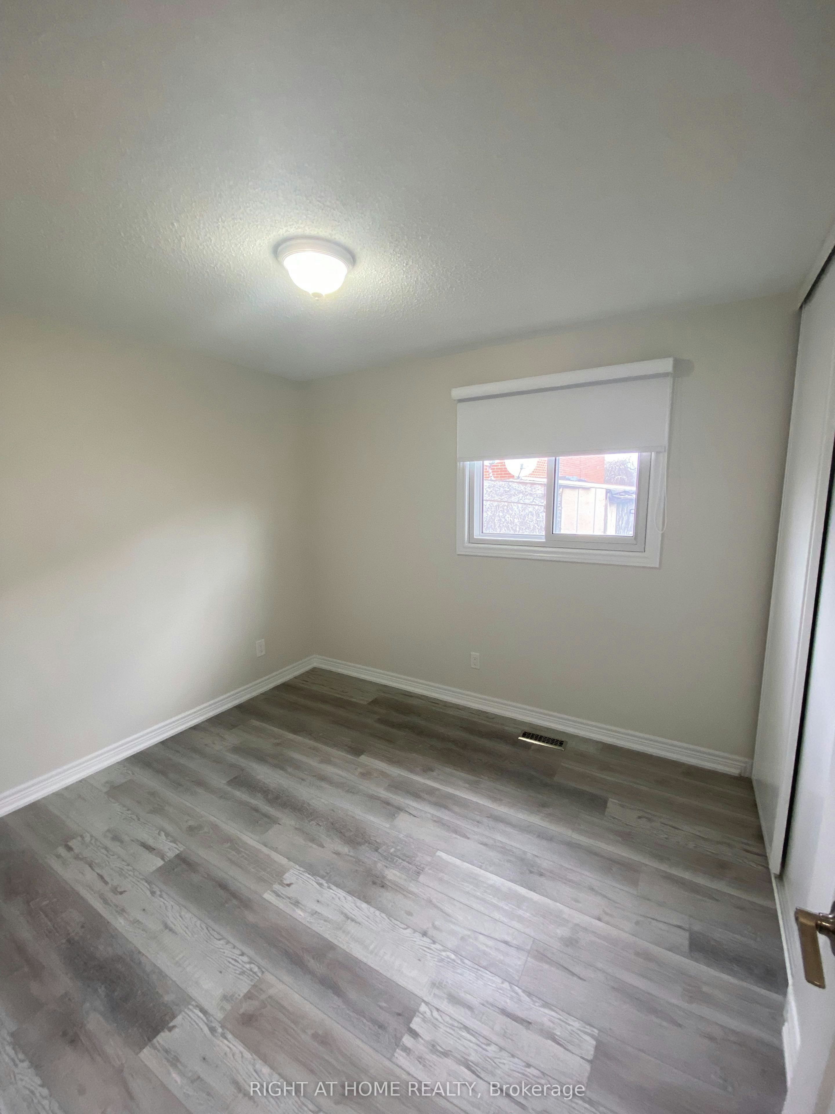 118 Avening Drive, Toronto, ON, M9V 4E6 - 9