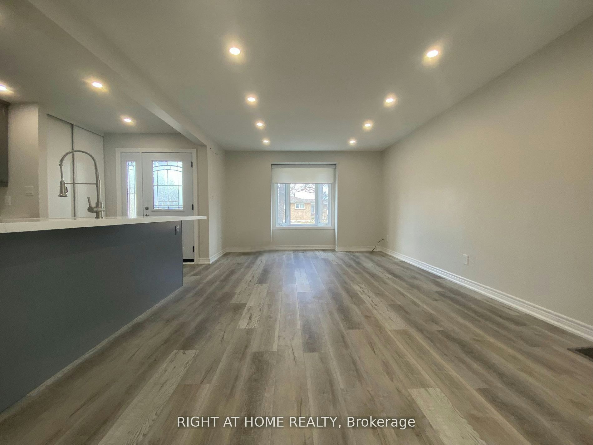 118 Avening Drive, Toronto, ON, M9V 4E6 - 6