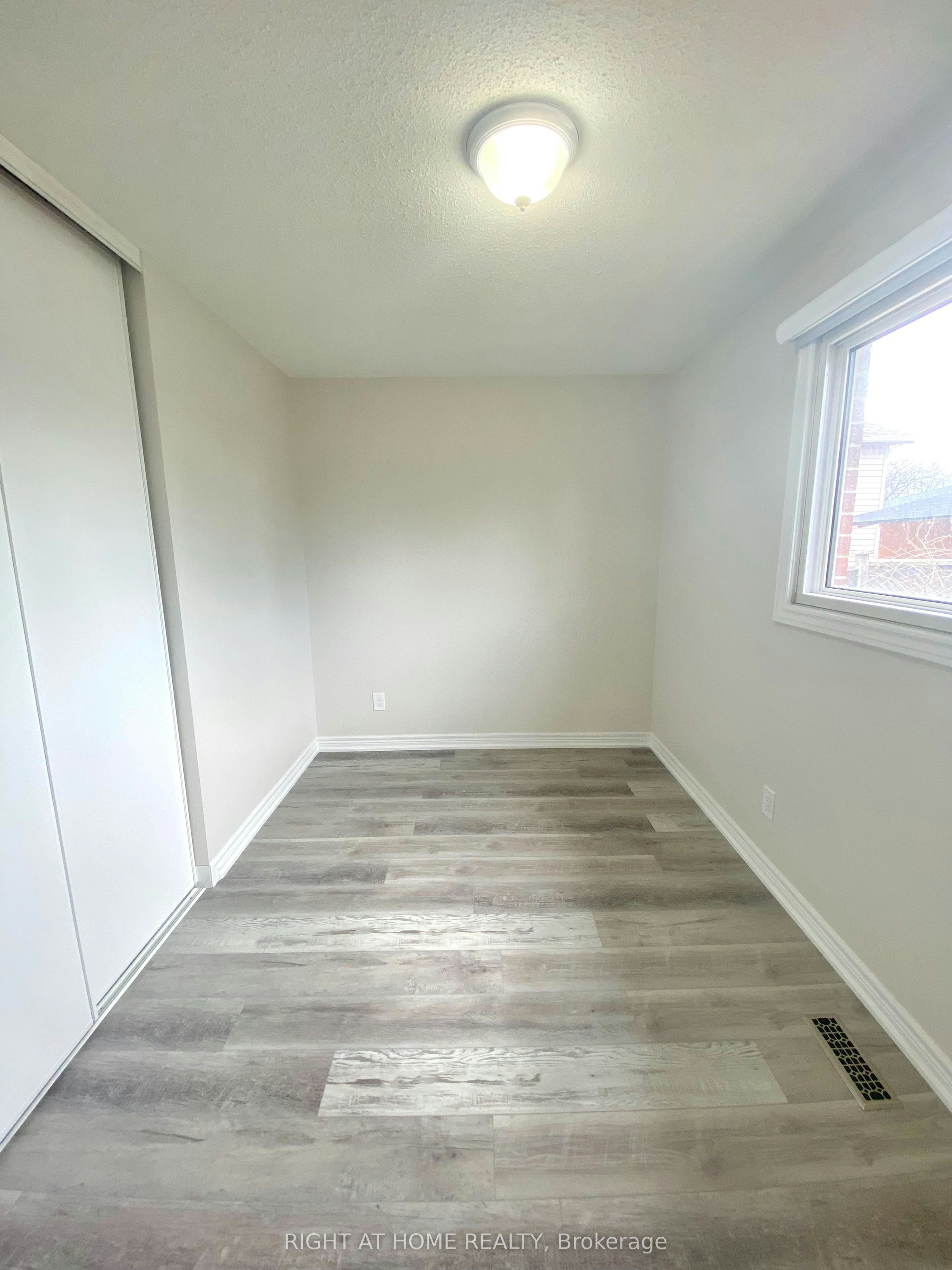 118 Avening Drive, Toronto, ON, M9V 4E6 - 10