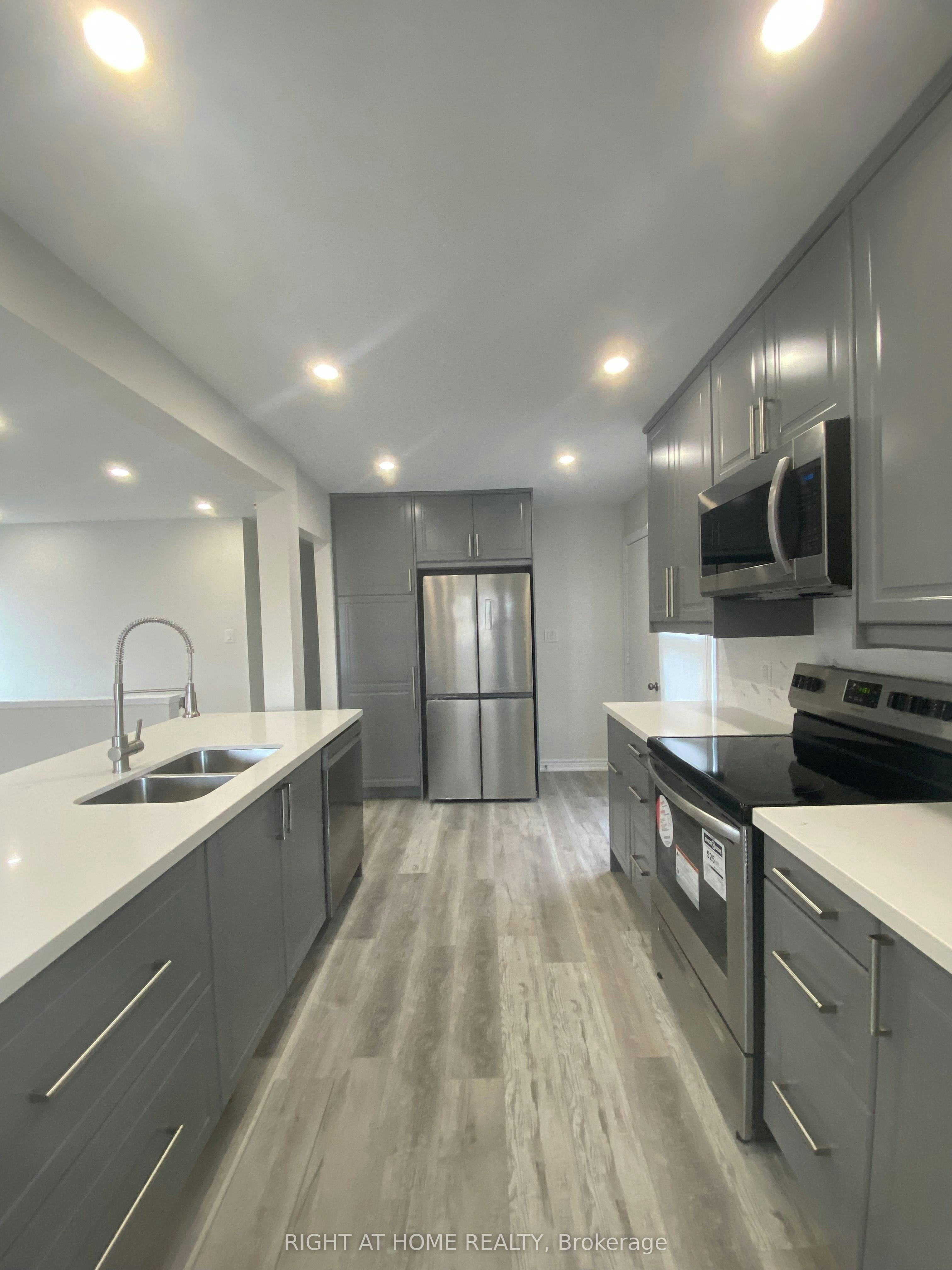 118 Avening Drive, Toronto, ON, M9V 4E6 - 2