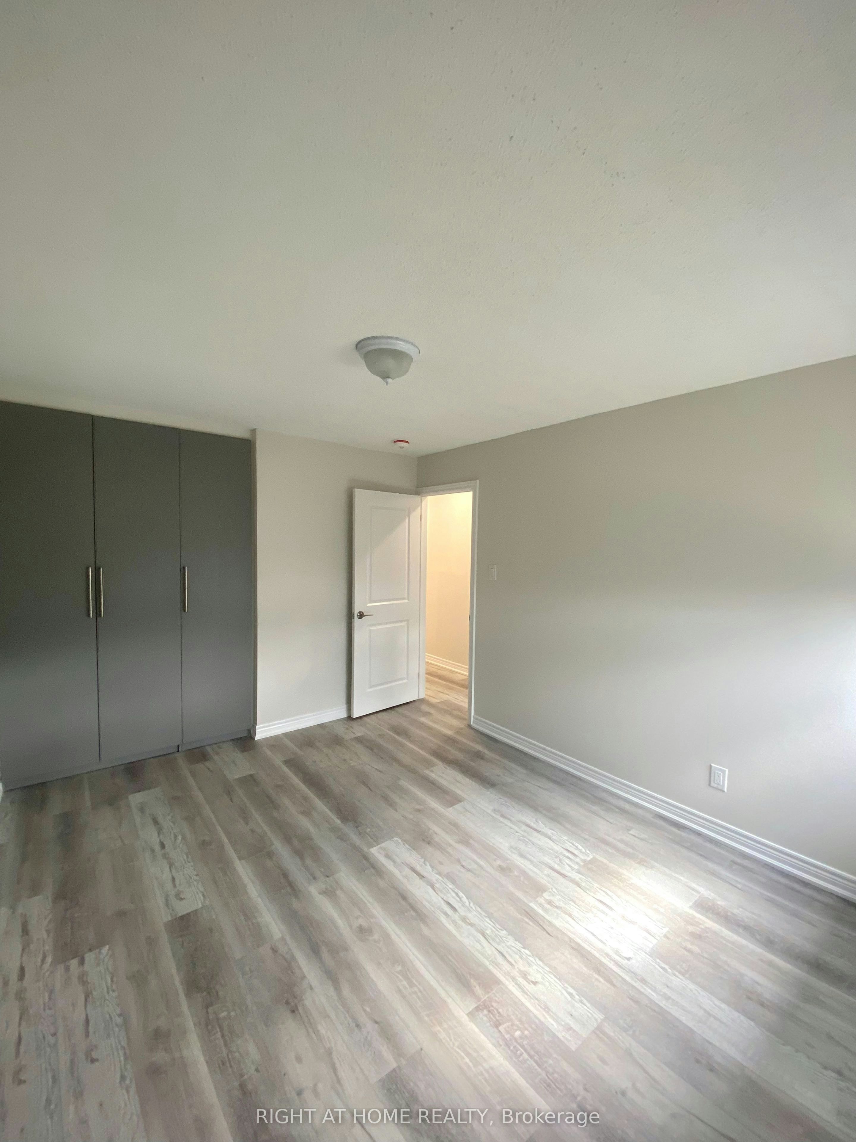 118 Avening Drive, Toronto, ON, M9V 4E6 - 8