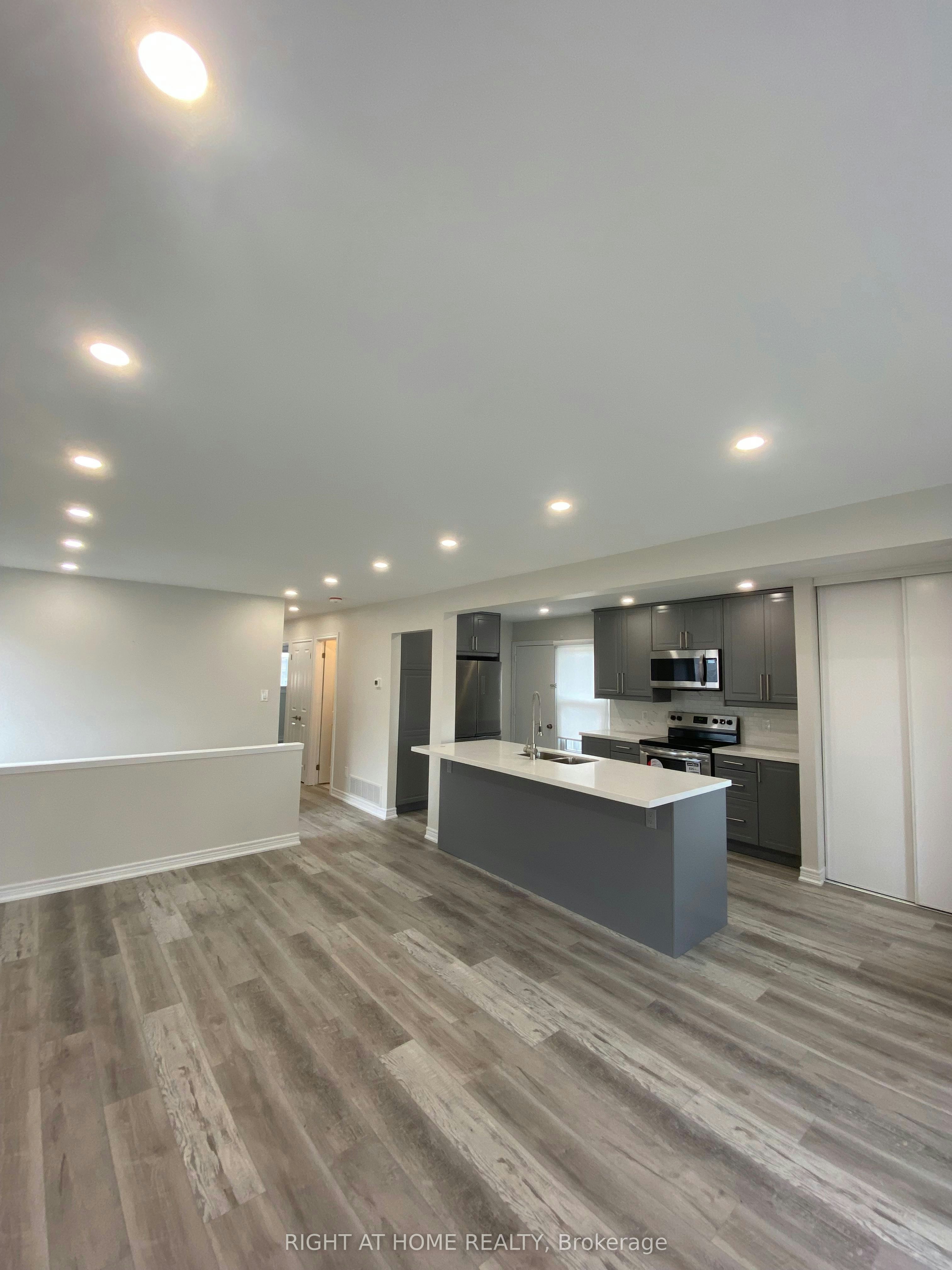 118 Avening Drive, Toronto, ON, M9V 4E6 - 5