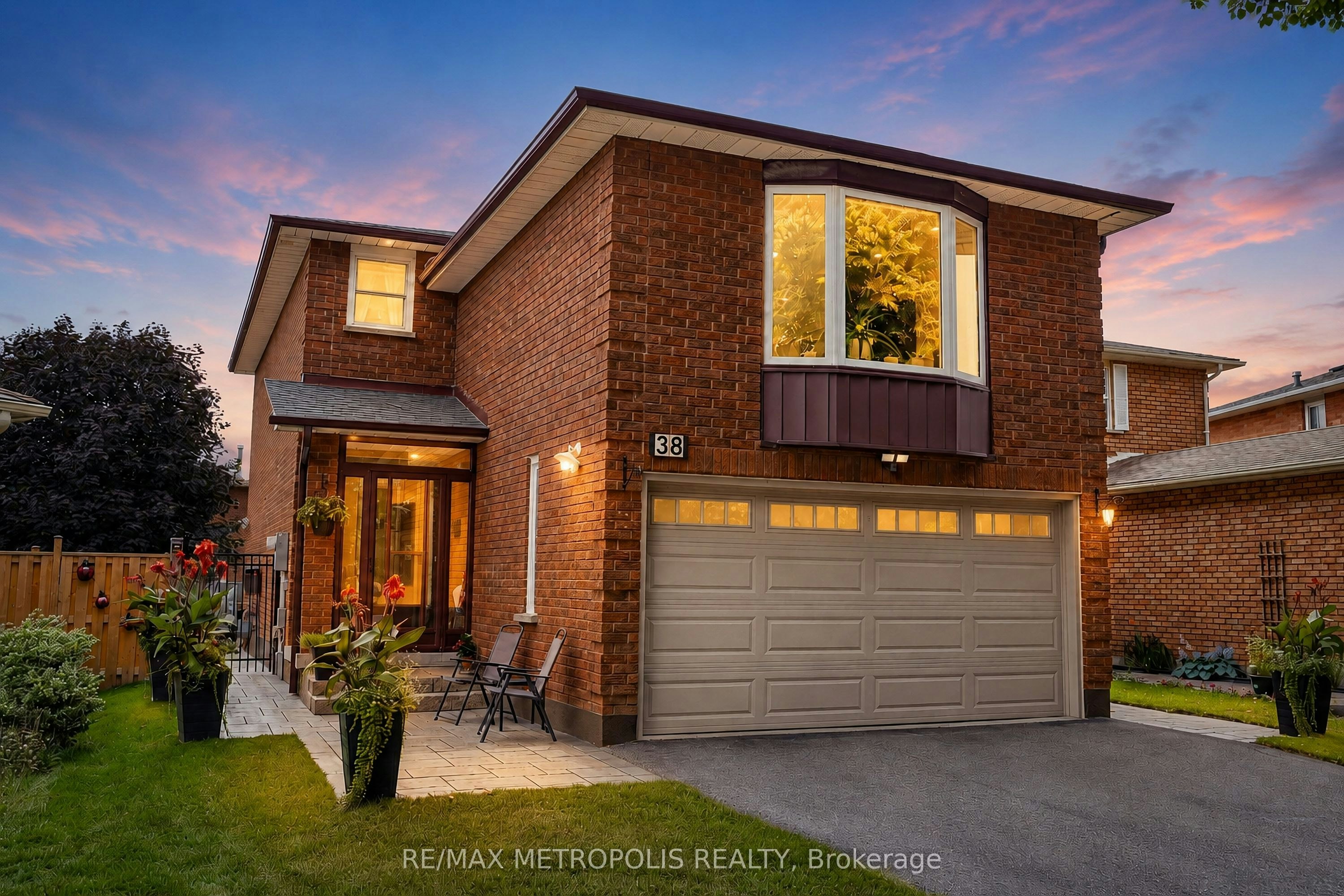 38 Langholm Court, Brampton, ON, L6Z 2X9