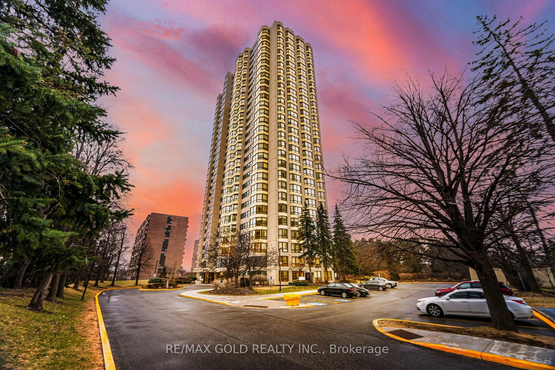 903-8 Lisa Street, Brampton, ON, L6T 4S6