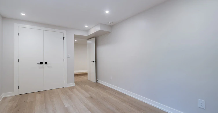 57 Enfield Avenue, Toronto, ON, M8W 1T6 - 9