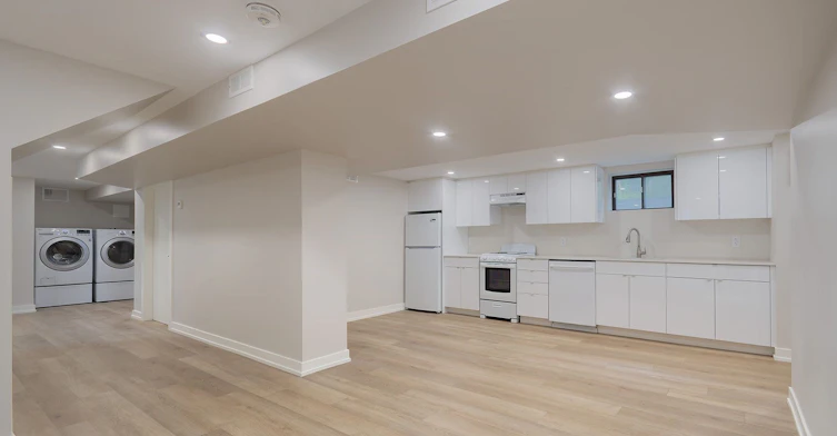 57 Enfield Avenue, Toronto, ON, M8W 1T6 - 5