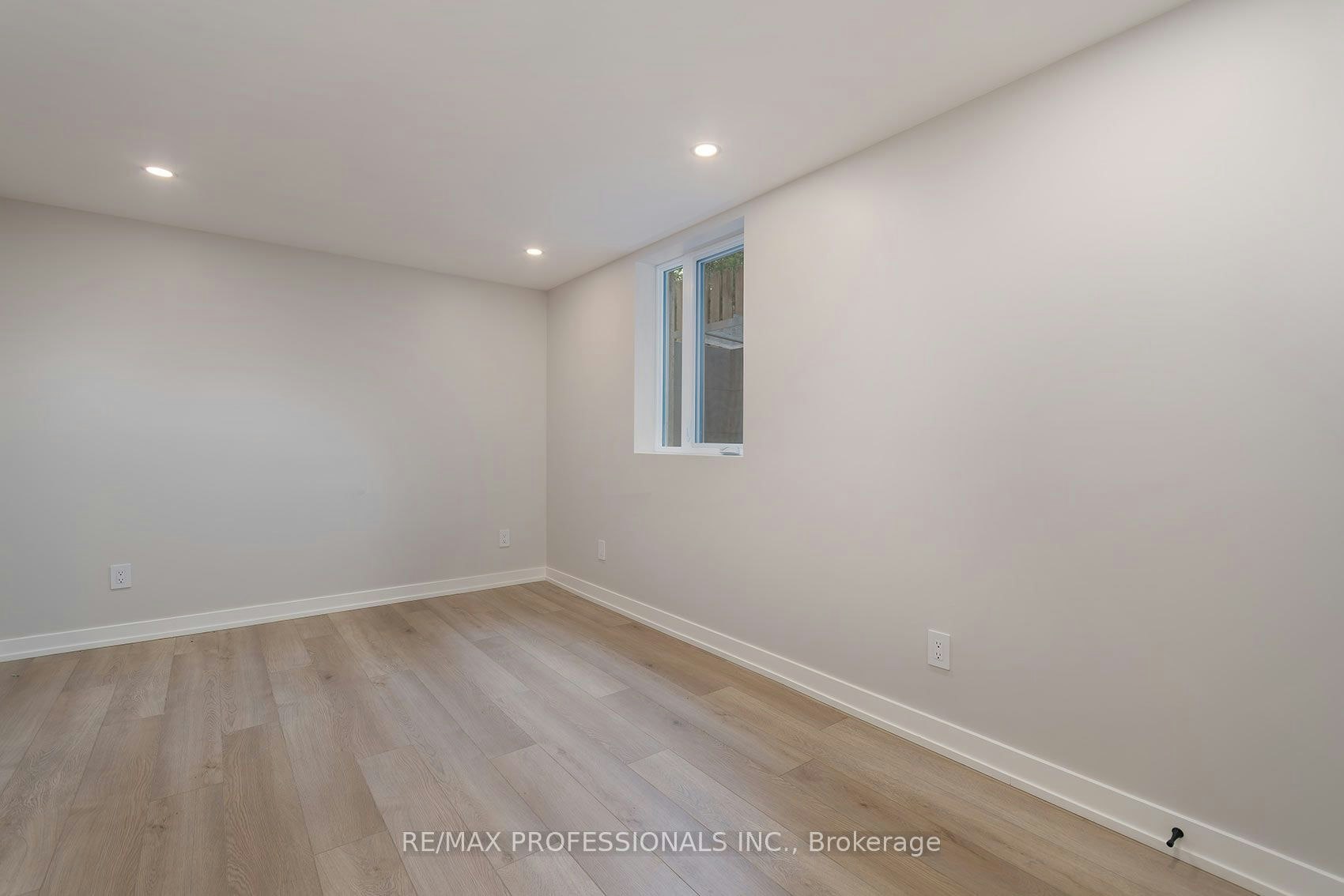 57 Enfield Avenue, Toronto, ON, M8W 1T6 - 8