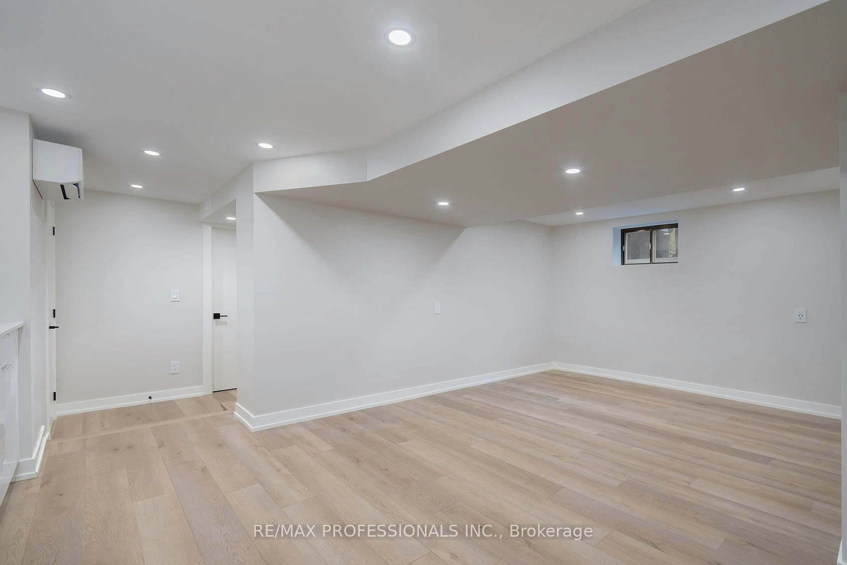 57 Enfield Avenue, Toronto, ON, M8W 1T6 - 6