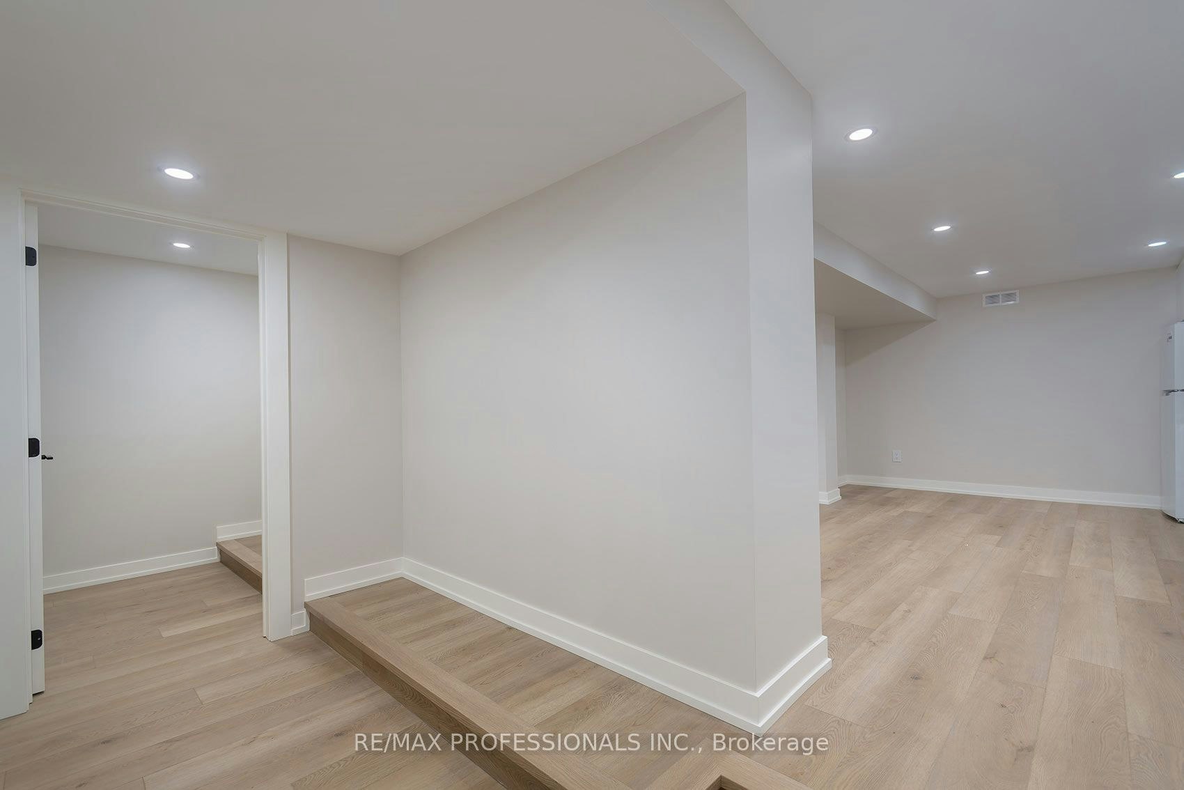 57 Enfield Avenue, Toronto, ON, M8W 1T6 - 10
