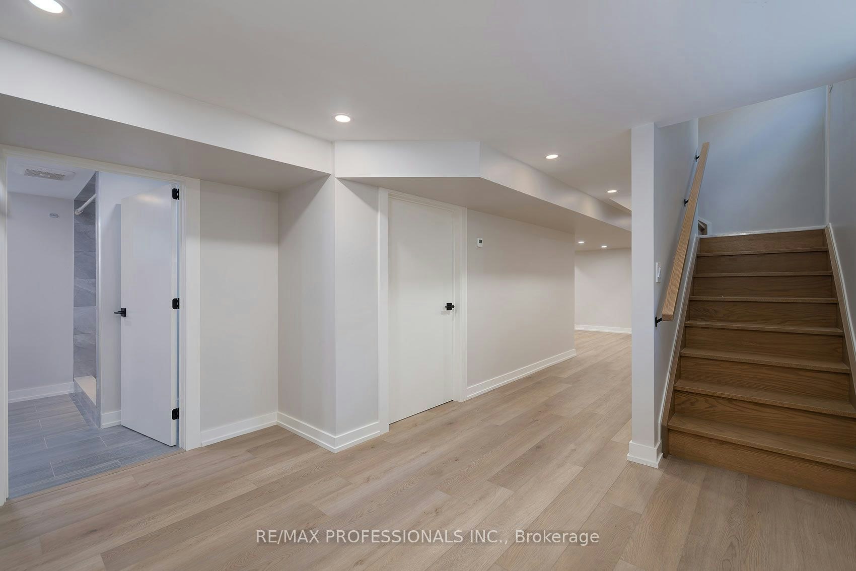 57 Enfield Avenue, Toronto, ON, M8W 1T6 - 4